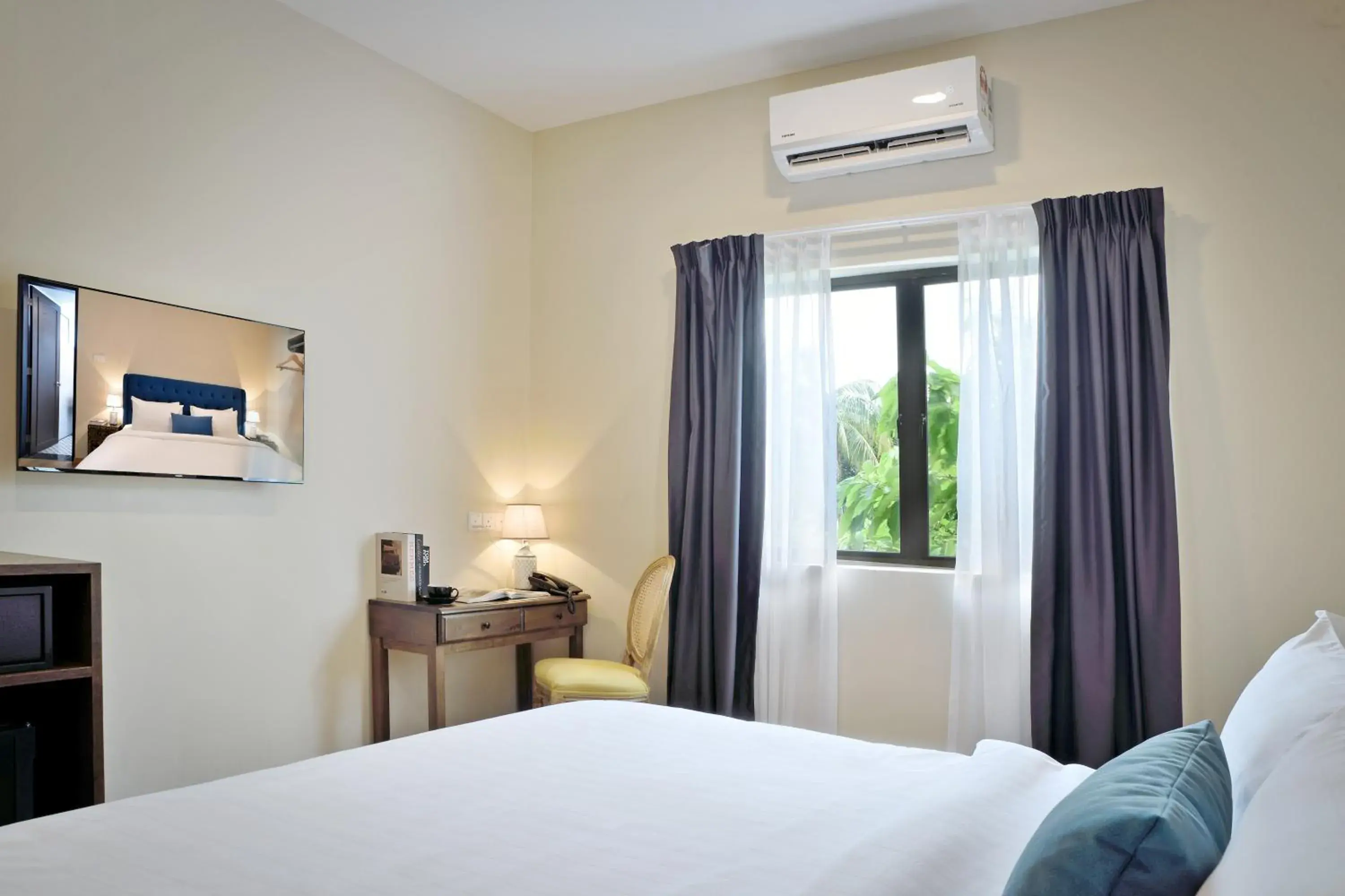 Bed in The Leith Bed in The Leith