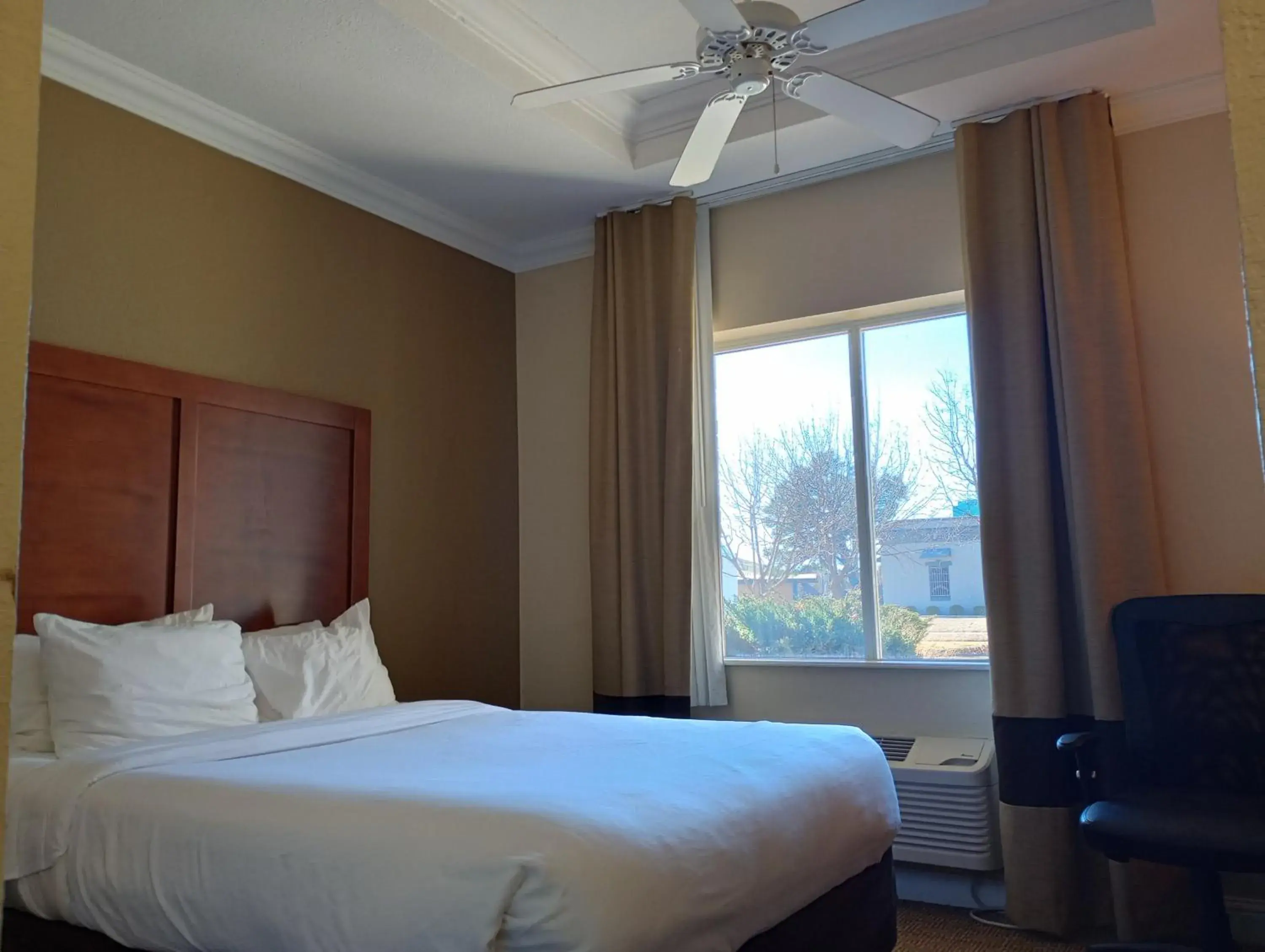 Bed in SAMIR Stay at NW Expressway Bed in SAMIR Stay at NW Expressway