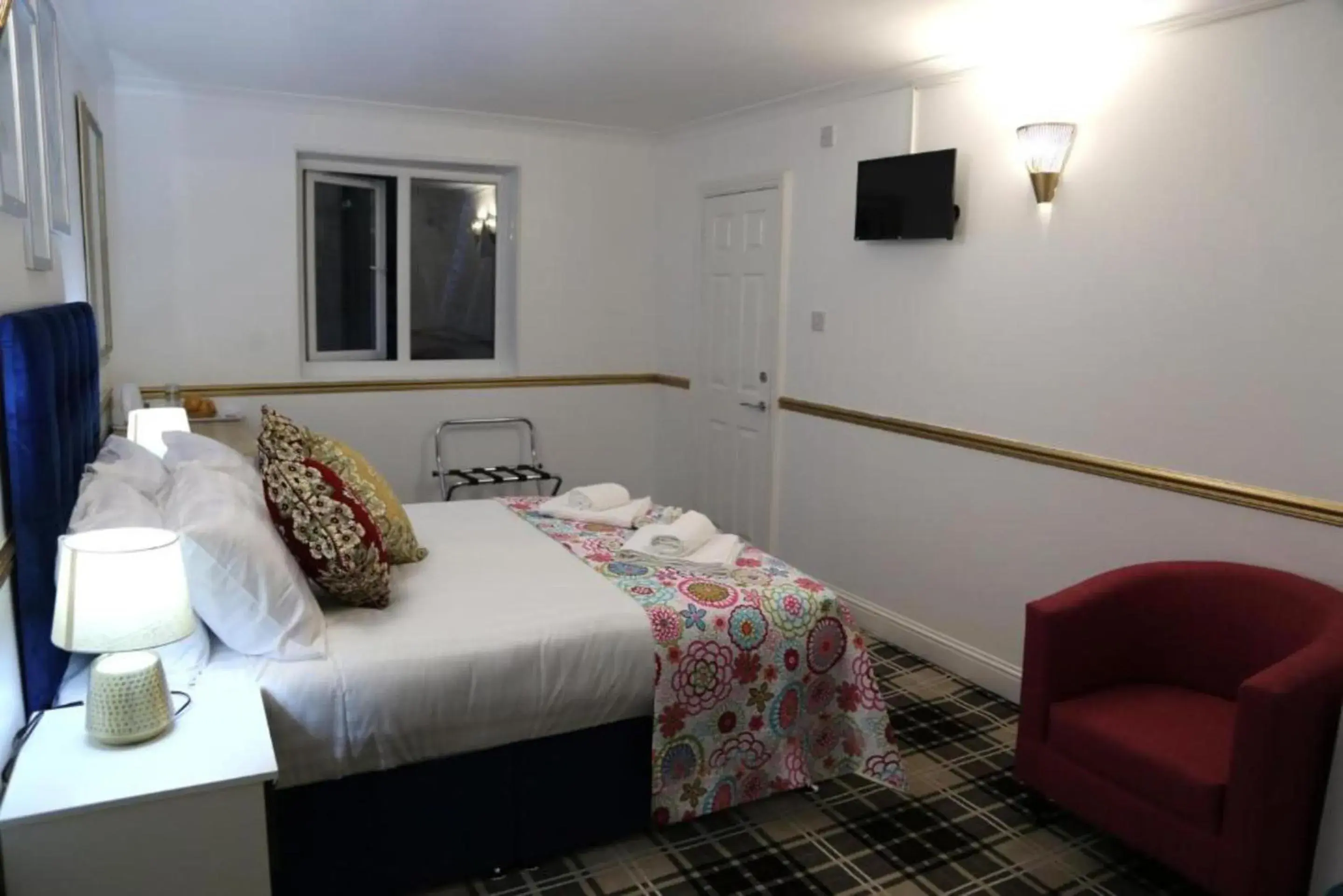 Standard Double Room with Shared Bathroom in OYO 4 Sisters Inn Standard Double Room with Shared Bathroom in OYO 4 Sisters Inn