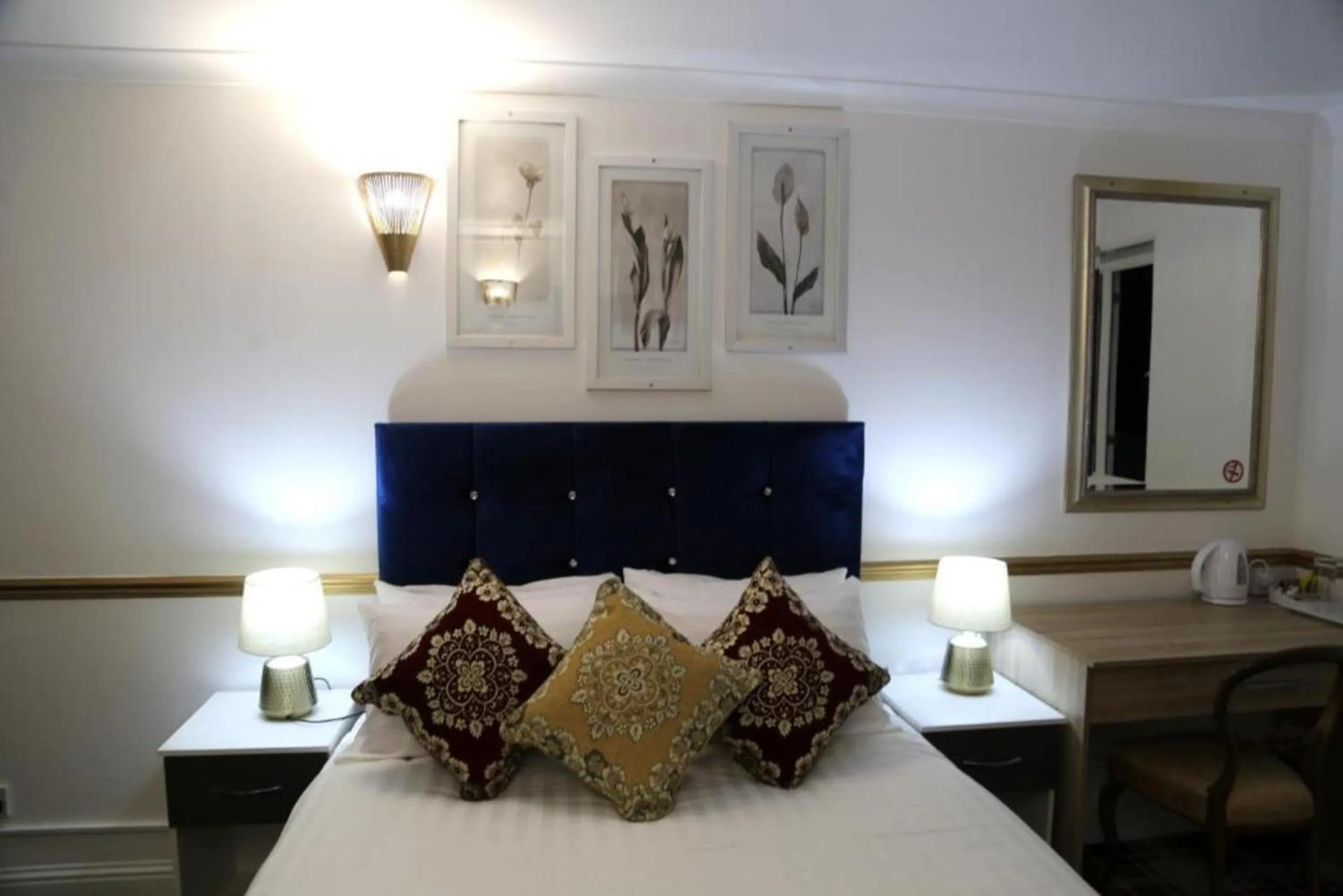 Bedroom in OYO 4 Sisters Inn