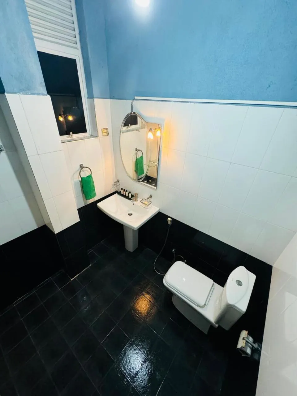 Bathroom in CITYSCAPE YALA BY 999 HOTEL & RESTAURANT