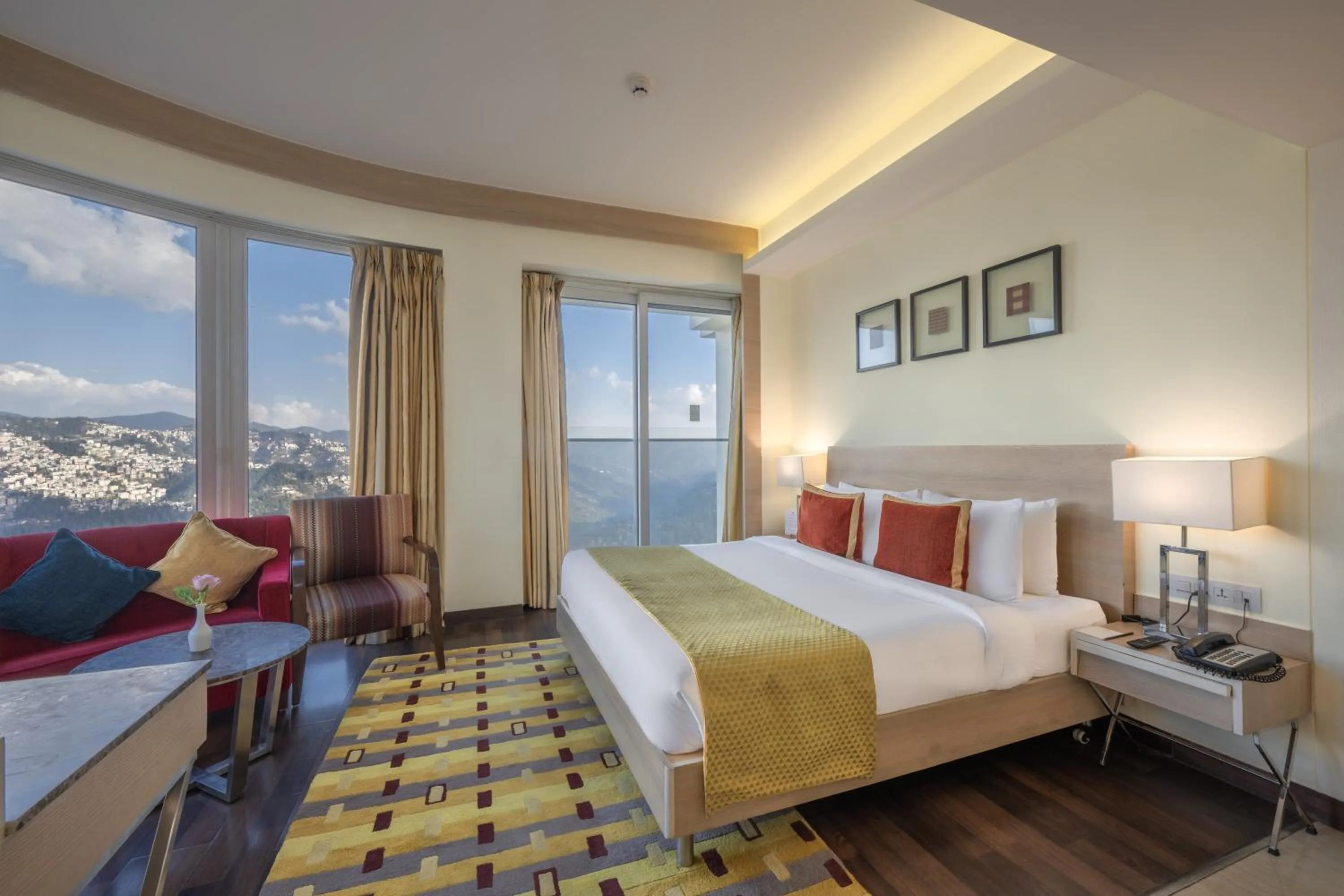 Seating area, Bed in Echor Shimla Hotel - The Zion