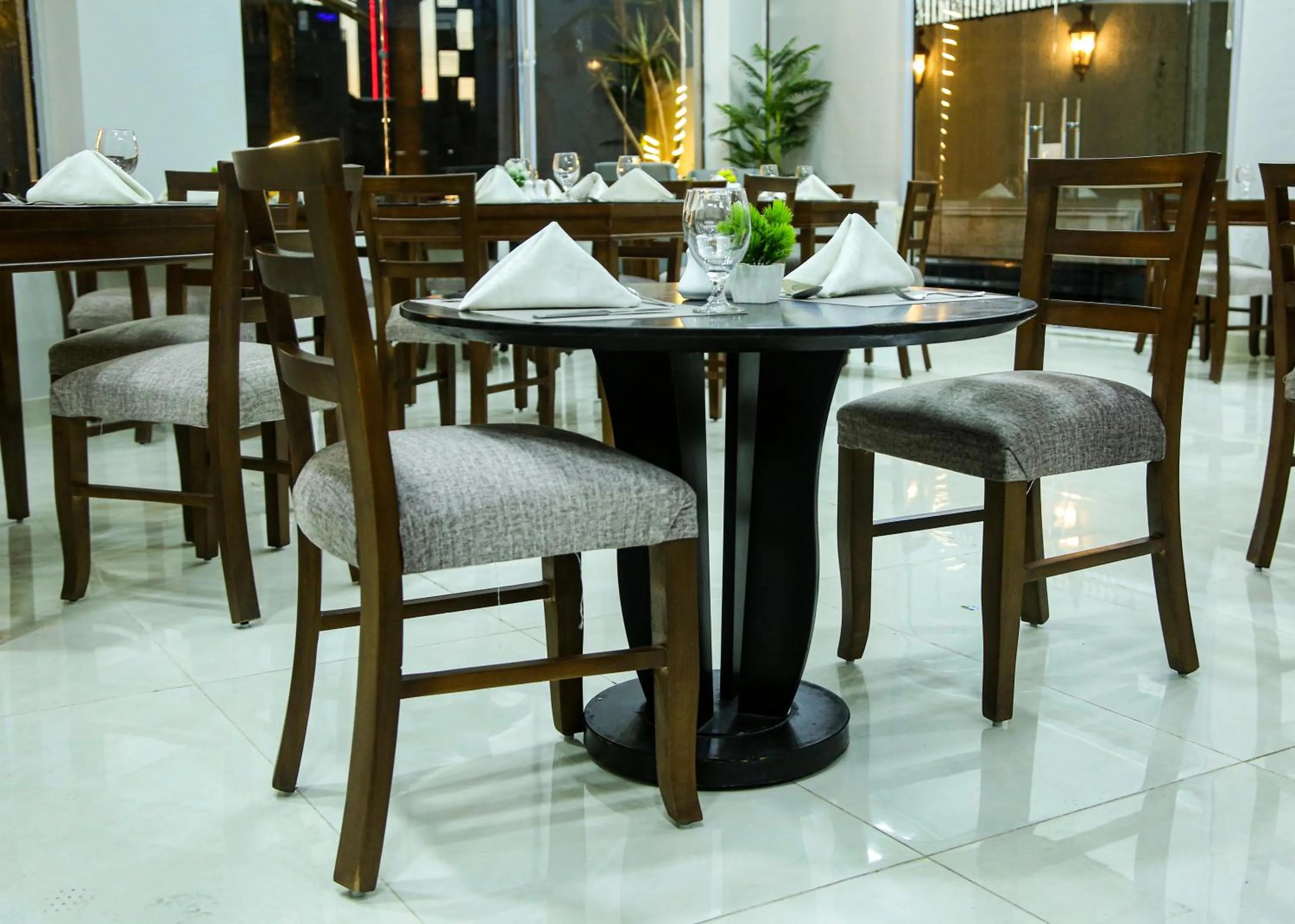 Restaurant/places to eat in Seraj Amman Hotel