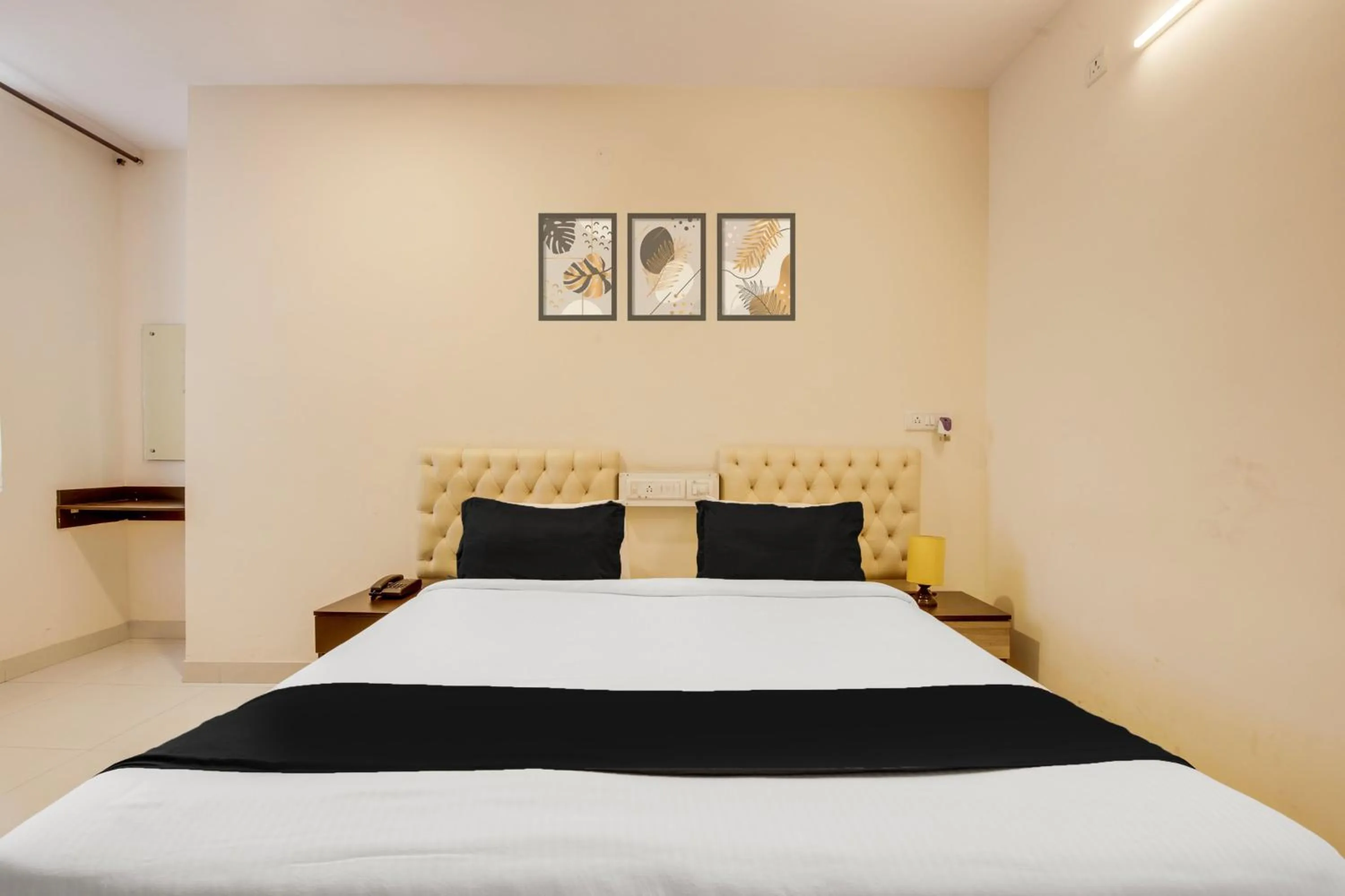 Bedroom, Bed in Super Townhouse HBR Layout