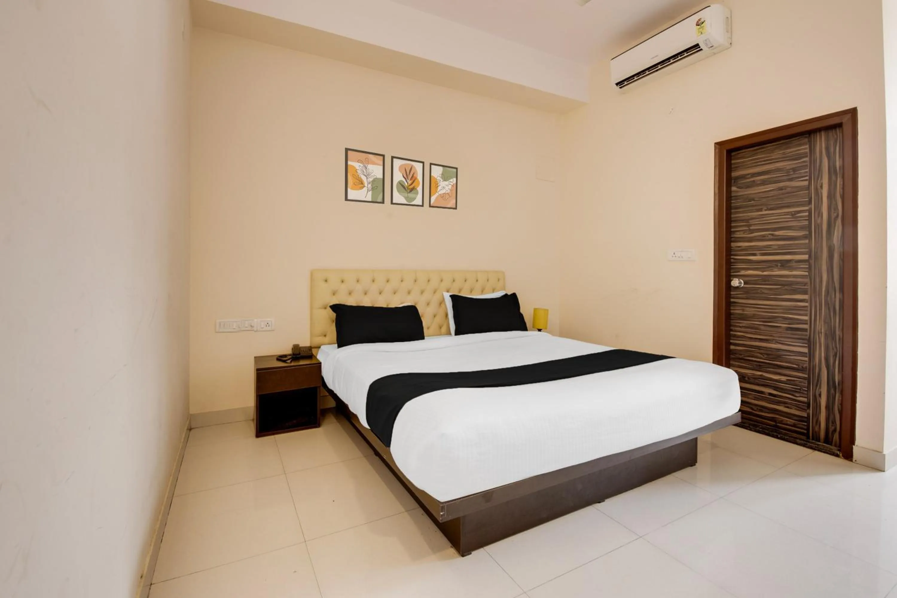 Bedroom, Bed in Super Townhouse HBR Layout