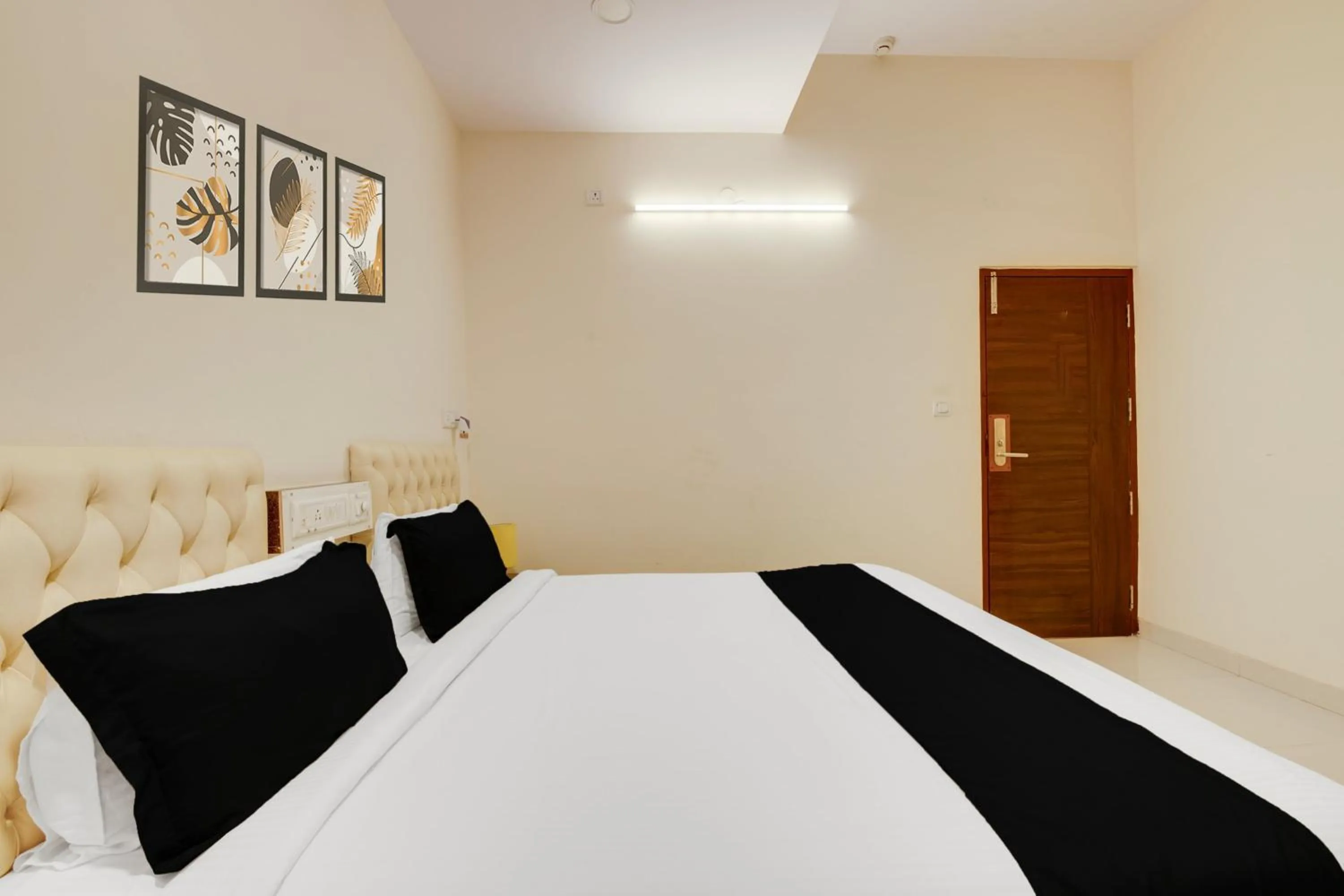 Bedroom, Bed in Super Townhouse HBR Layout