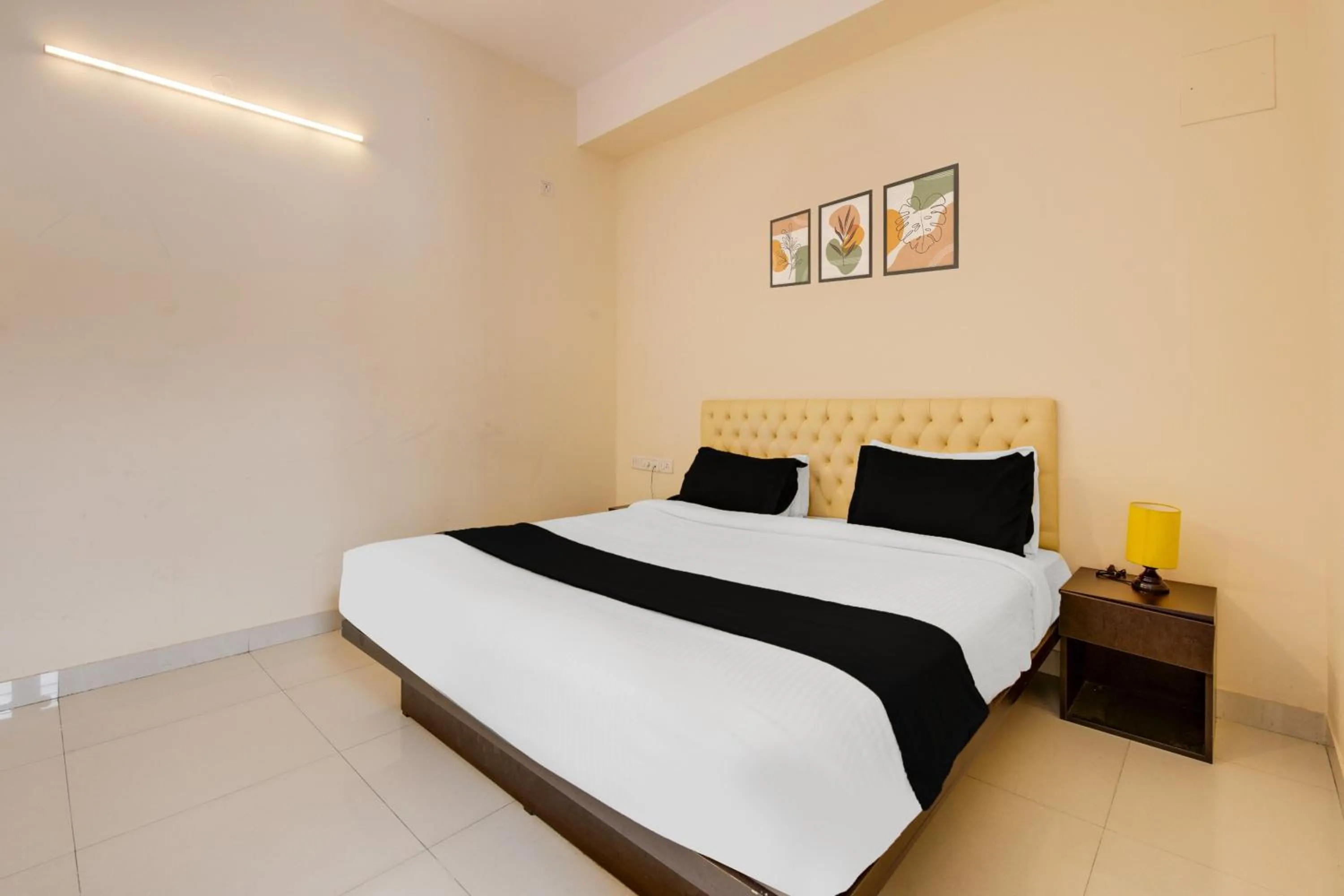 Bedroom, Bed in Super Townhouse HBR Layout