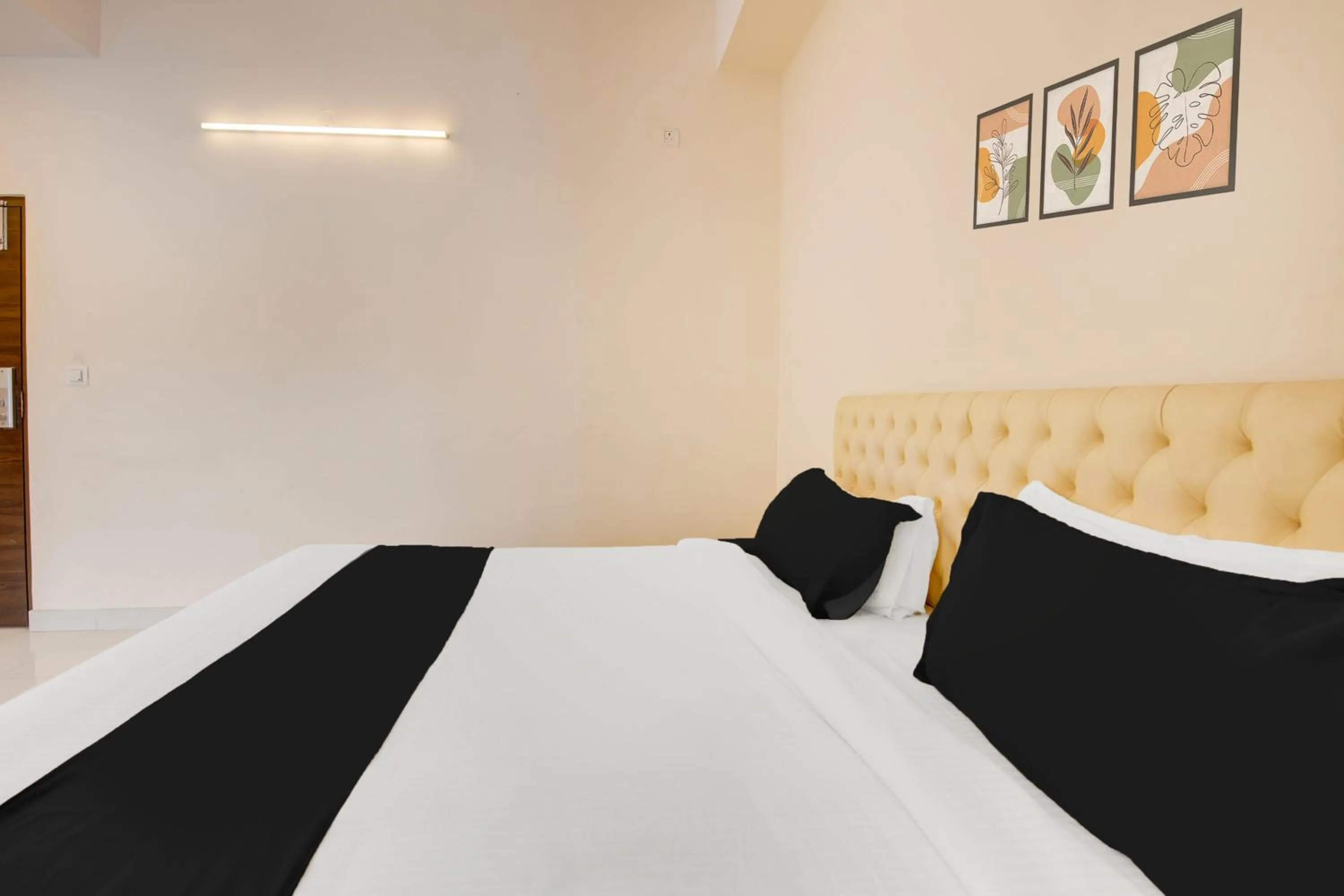 Bedroom, Bed in Super Townhouse HBR Layout