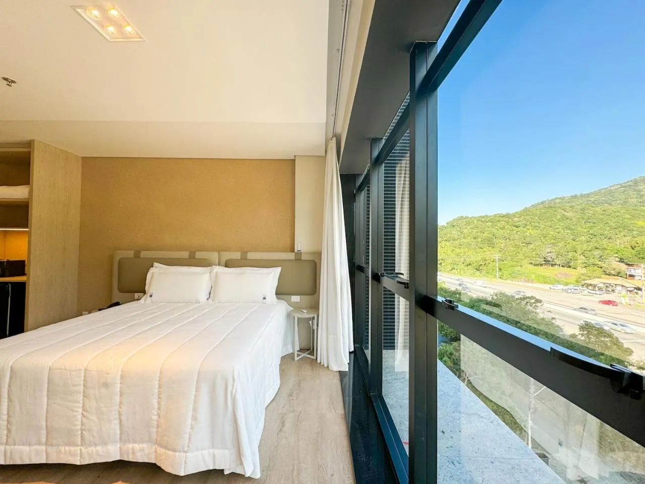 Mountain view, Bed in Blue Sea Hotel