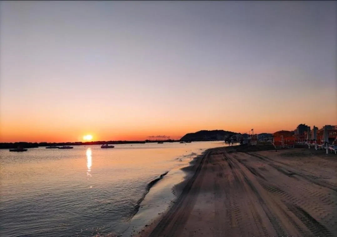 Beach in Diplomat Marine