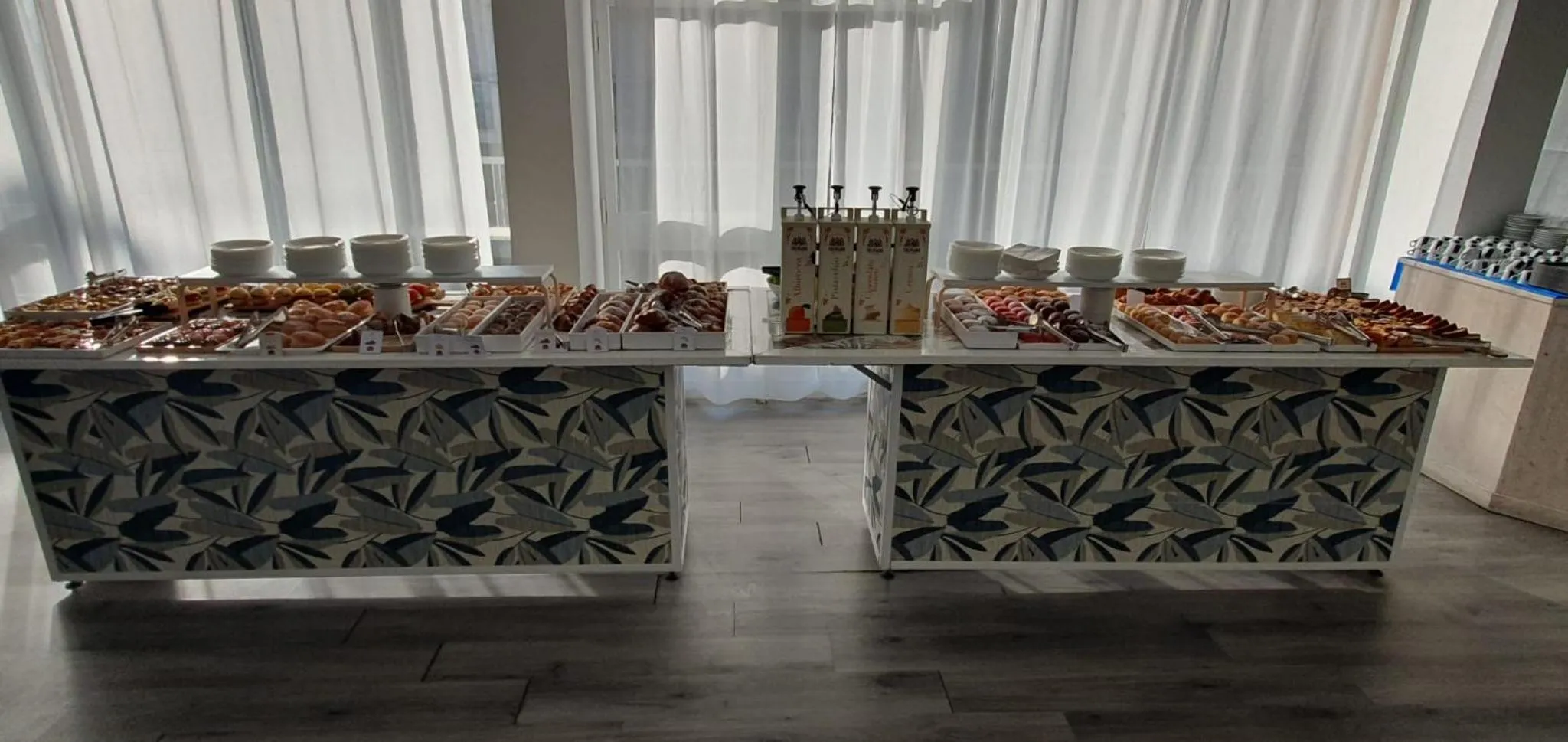 Restaurant/places to eat in Diplomat Marine