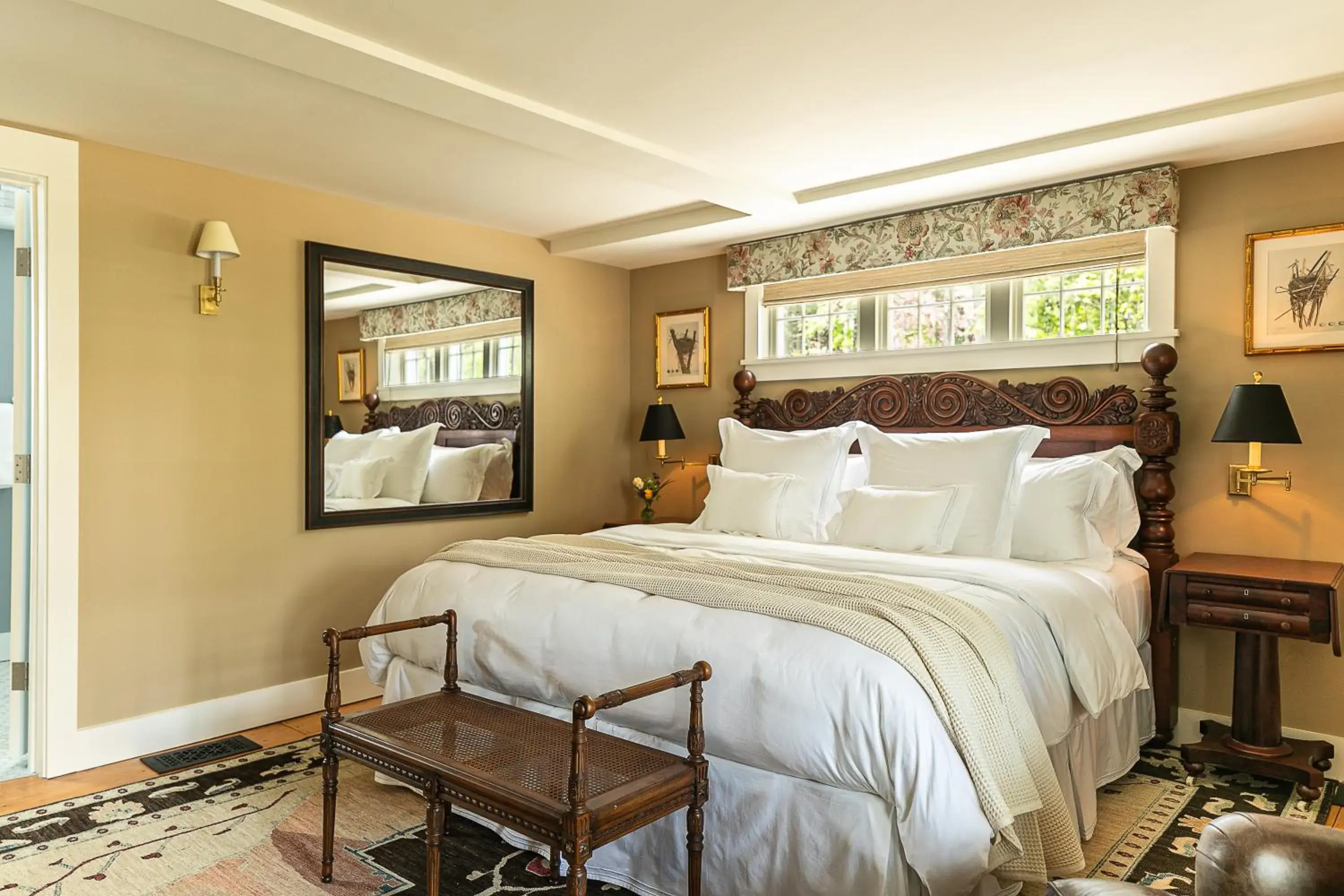 King Room with Roll-In Shower - Disability Access in The Weston Hotel King Room with Roll-In Shower - Disability Access in The Weston Hotel