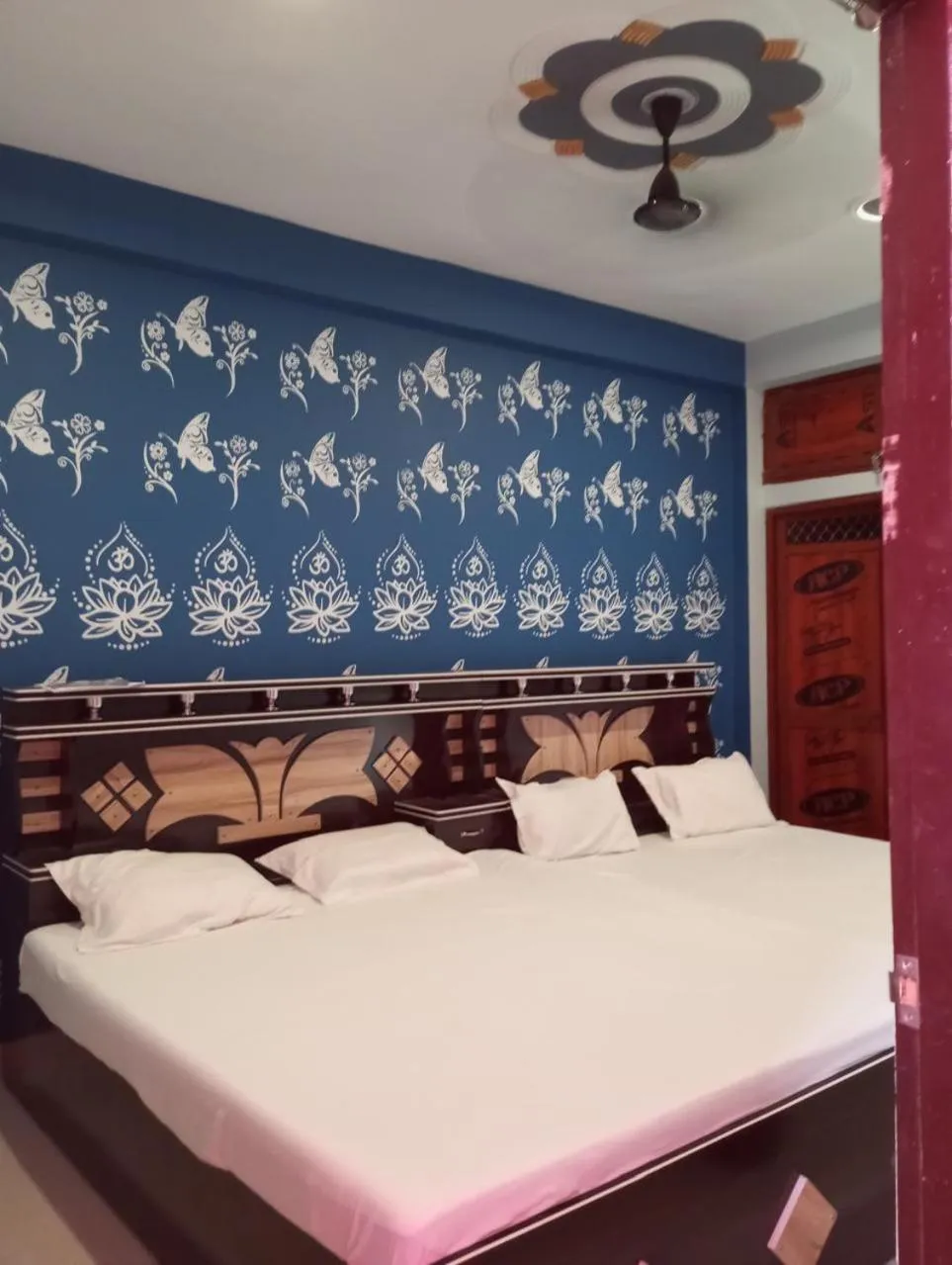 Bed in Shiv Niketan Guest House 200mtr from Shri Ram mandir