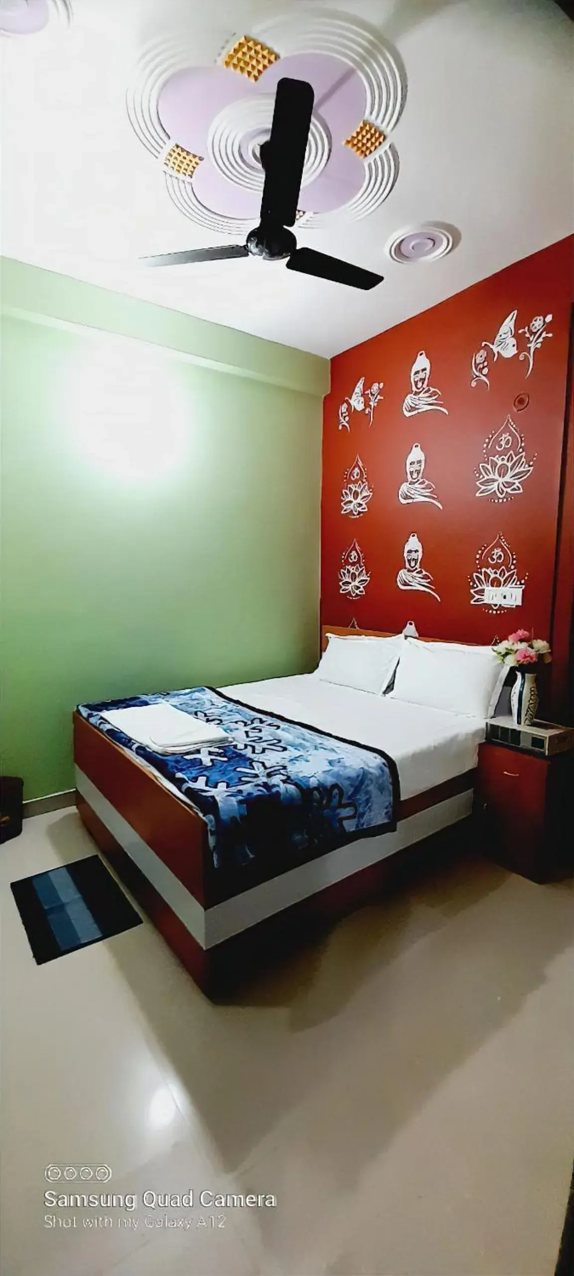 Bed in Shiv Niketan Guest House 200mtr from Shri Ram mandir Bed in Shiv Niketan Guest House 200mtr from Shri Ram mandir