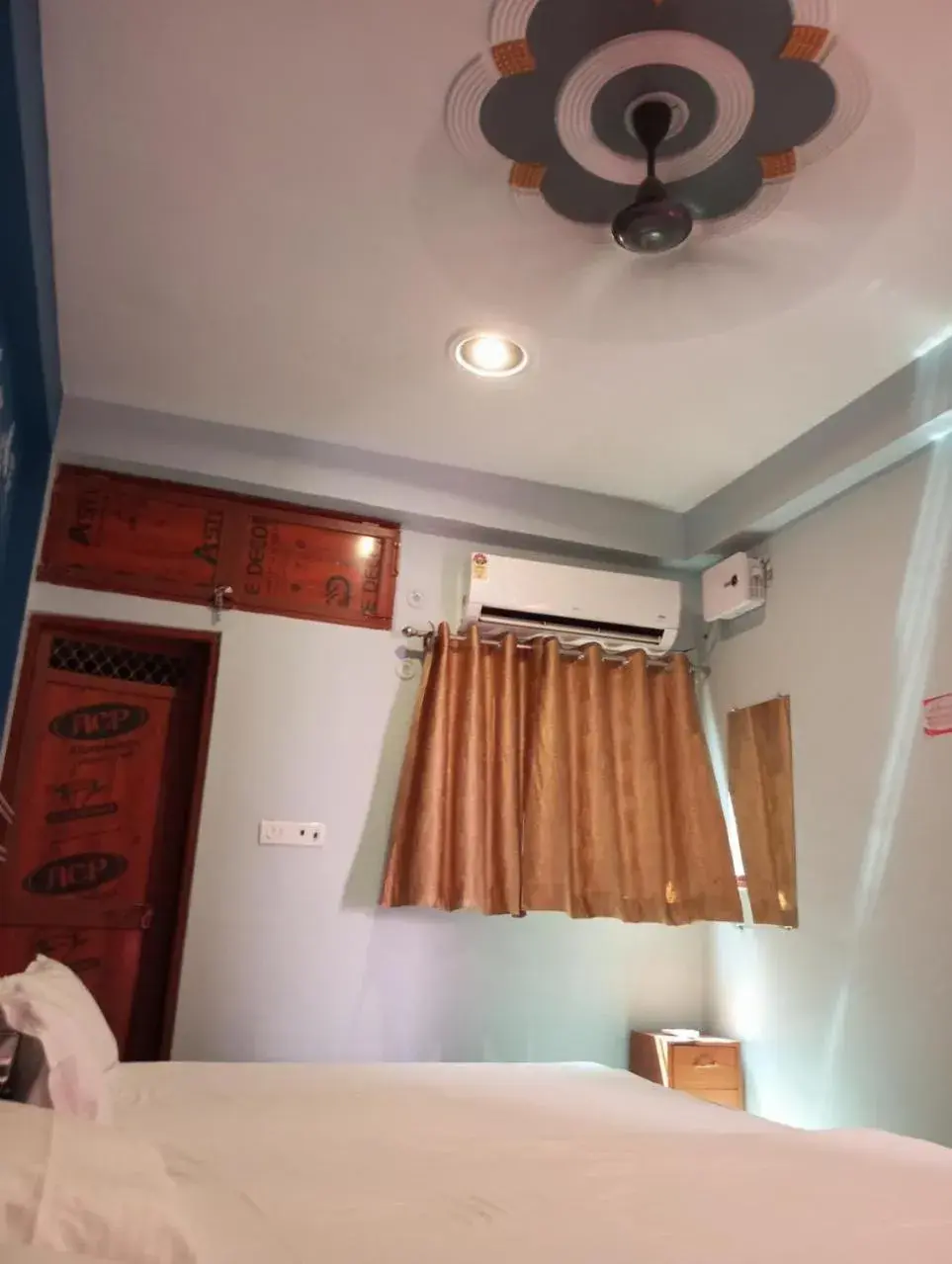 Family Room with Bathroom in Shiv Niketan Guest House 200mtr from Shri Ram mandir Family Room with Bathroom in Shiv Niketan Guest House 200mtr from Shri Ram mandir