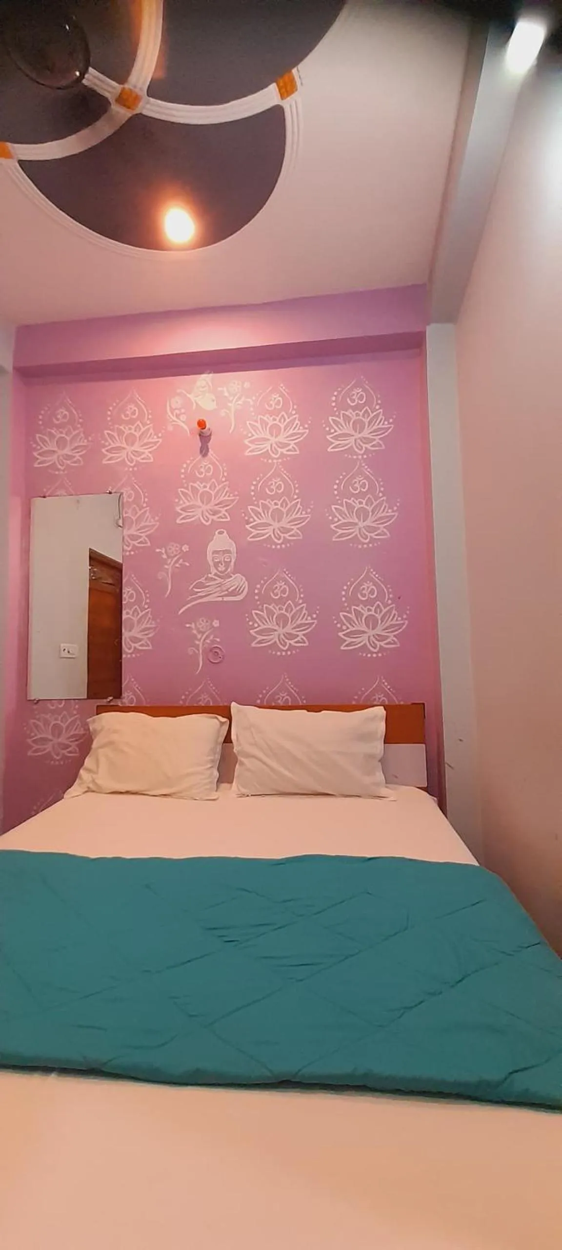 Bed in Shiv Niketan Guest House 200mtr from Shri Ram mandir