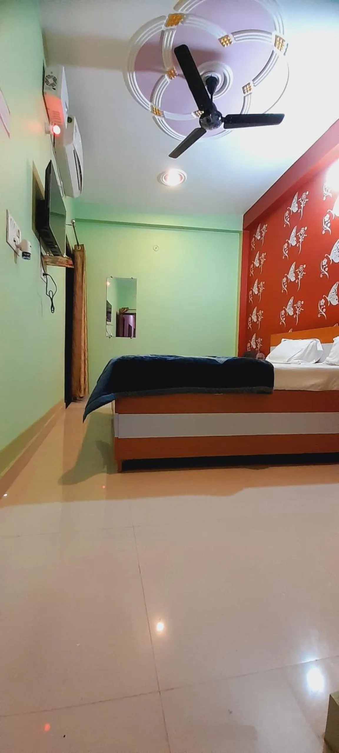 Bed in Shiv Niketan Guest House 200mtr from Shri Ram mandir