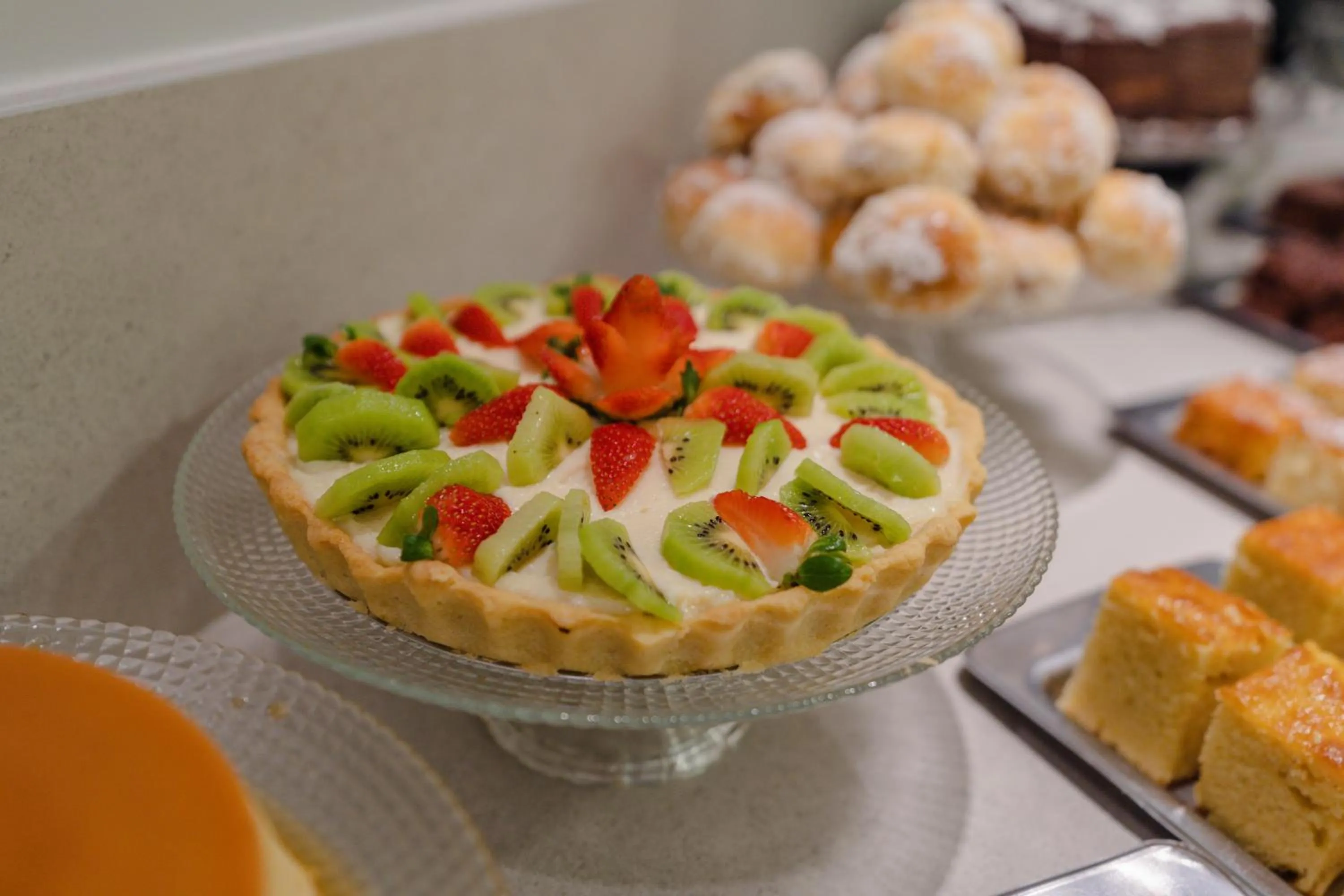 Buffet breakfast in Hotel Caiuá Express Umuarama