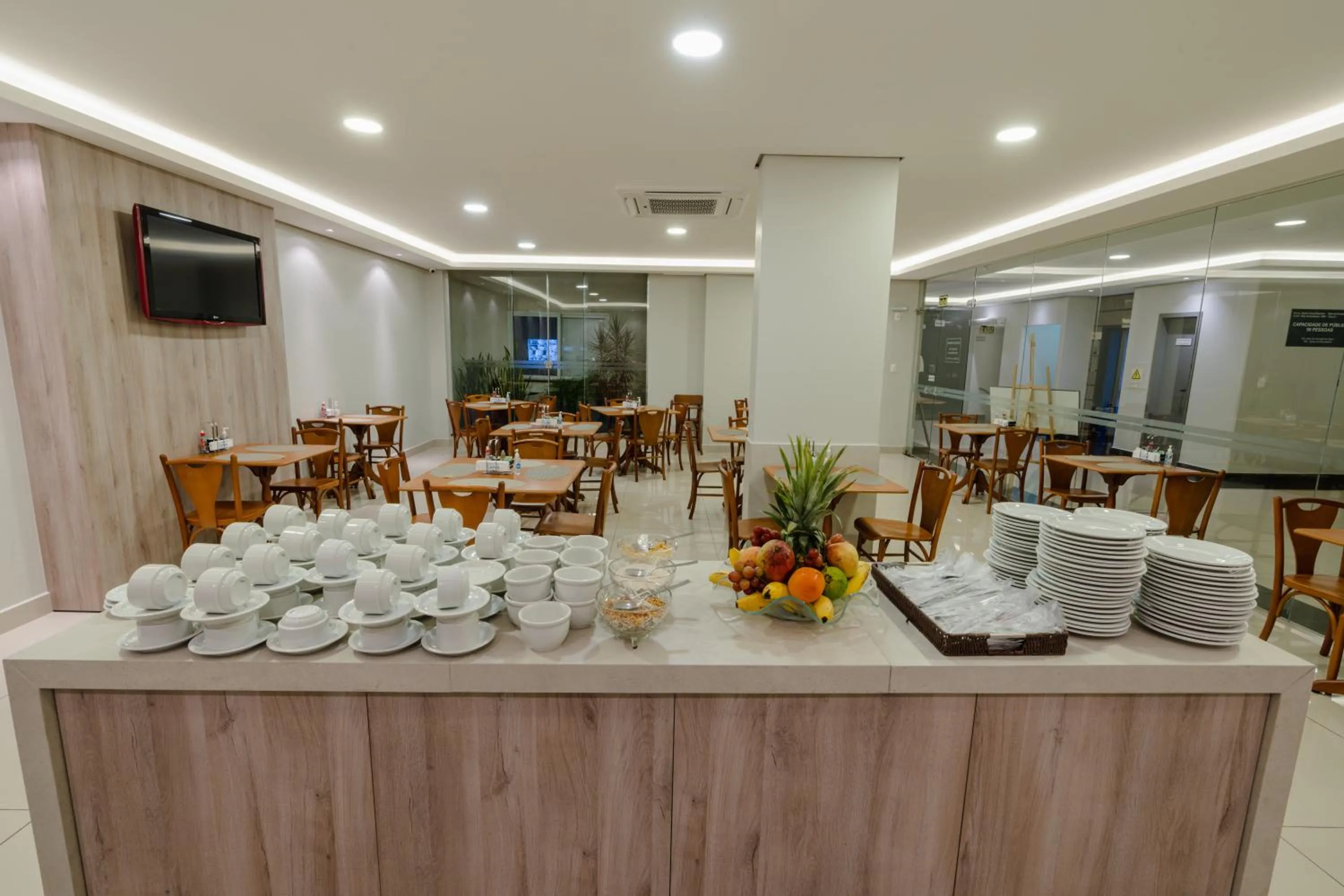 Buffet breakfast in Hotel Caiuá Express Umuarama