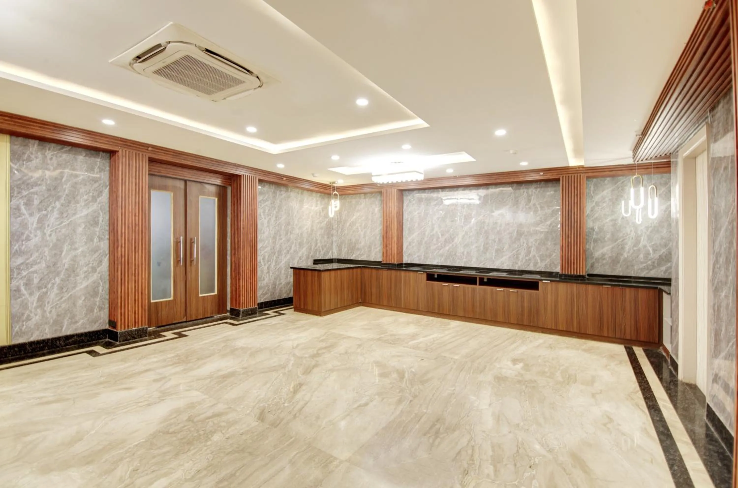 Property building in Hotel 91 Millennium Huda