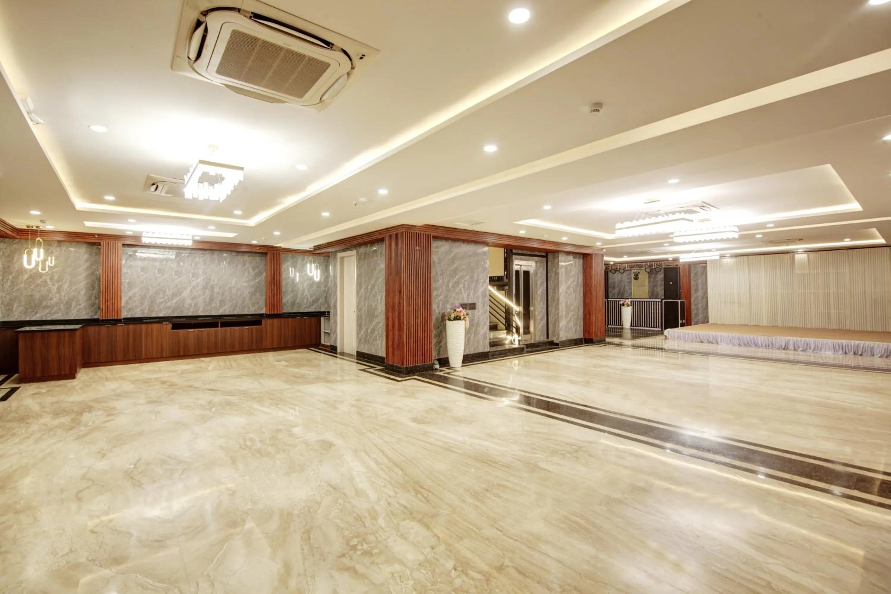 Property building in Hotel 91 Millennium Huda