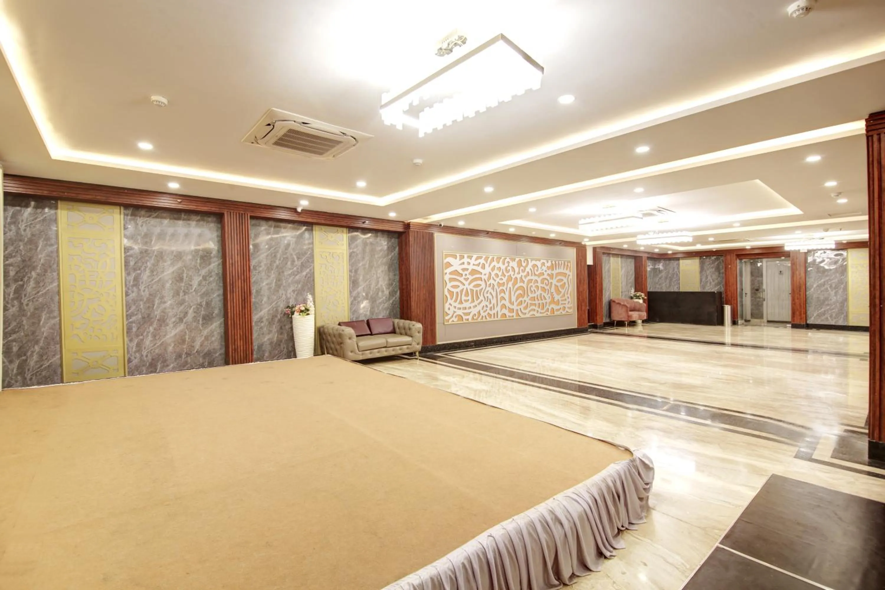 Property building in Hotel 91 Millennium Huda