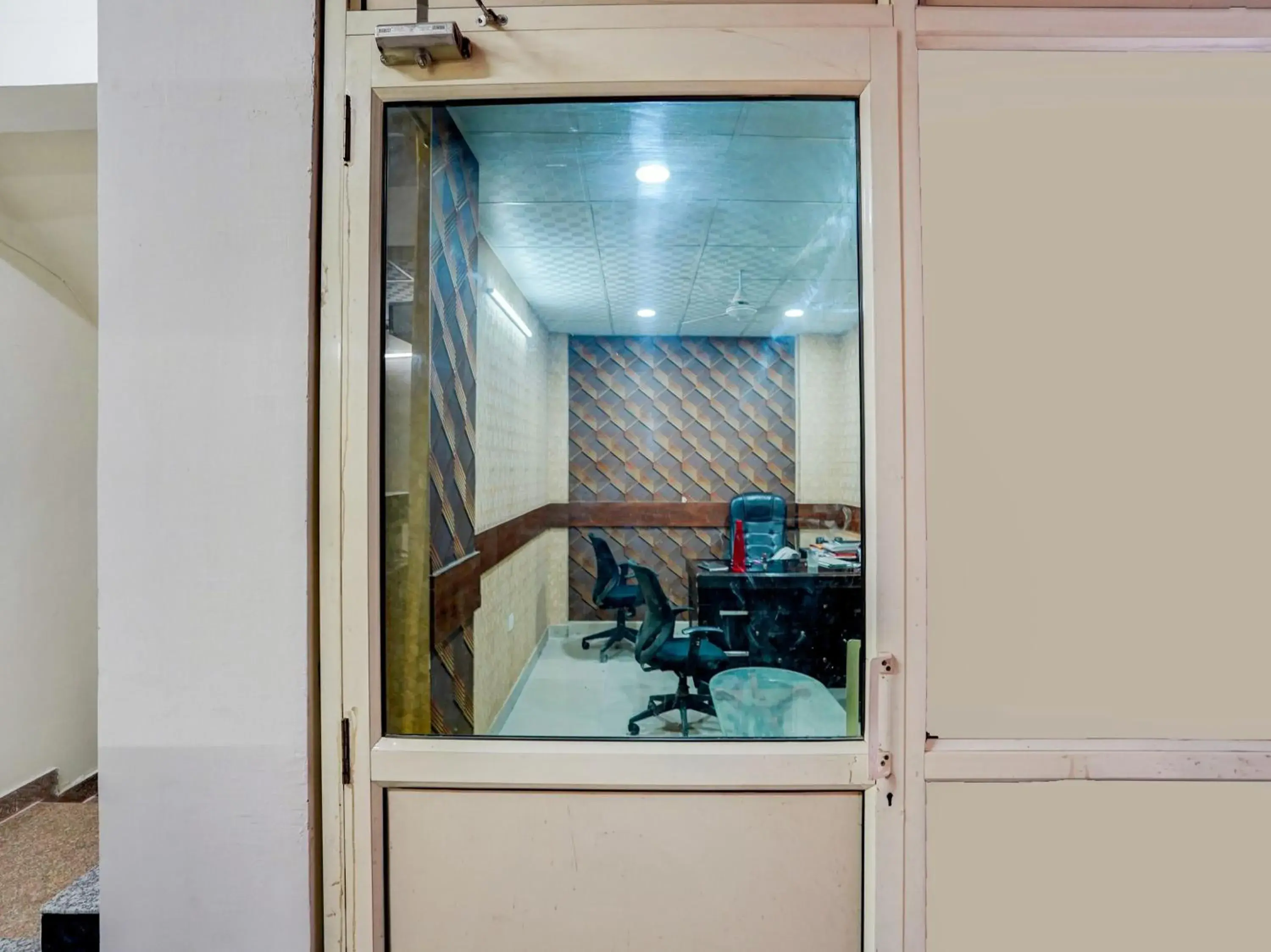 Facade/entrance in Hotel O The Moon Facade/entrance in Hotel O The Moon