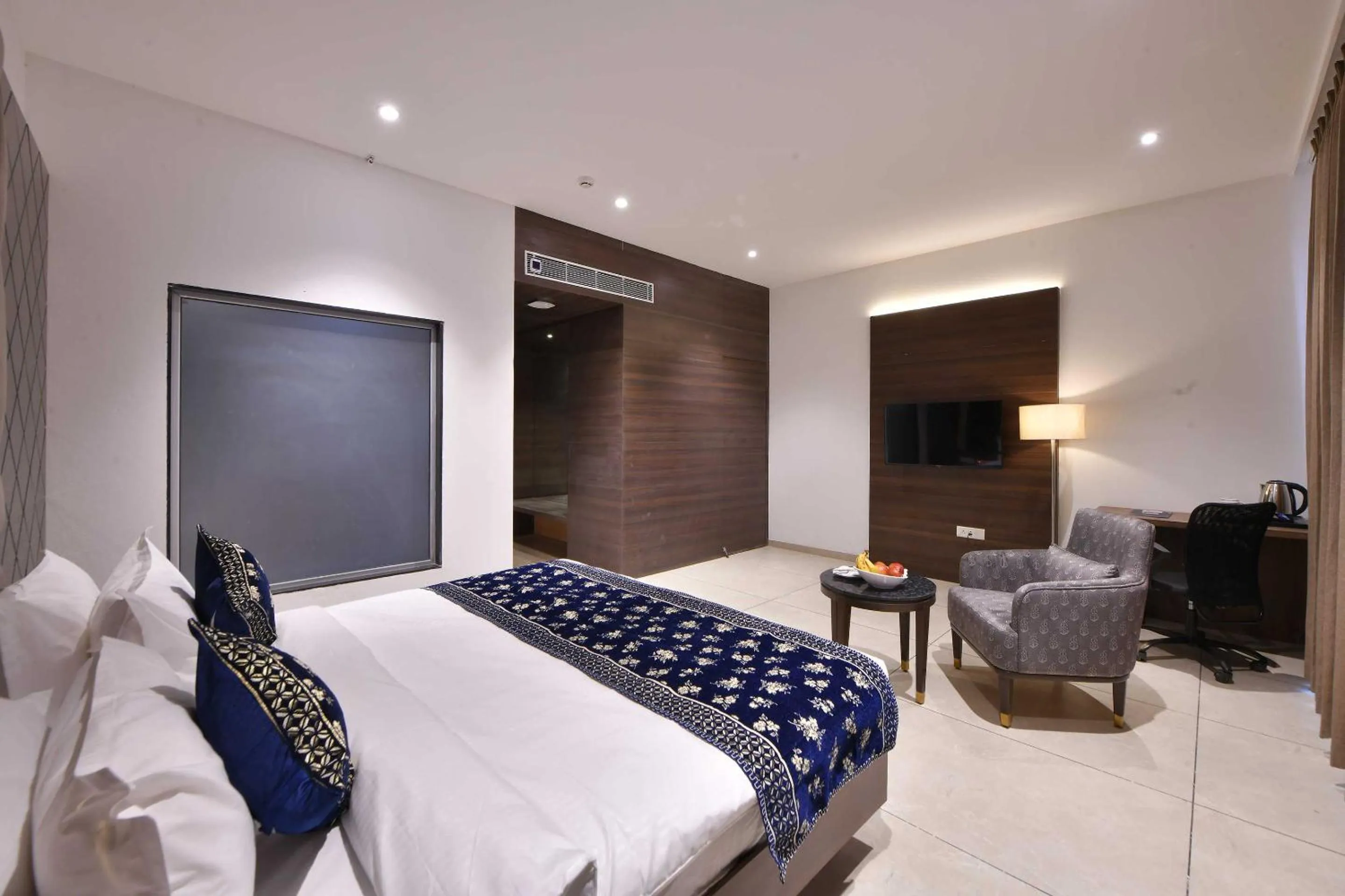 Bedroom, Bed in Clubhouse Hotel by CheckIn Morbi