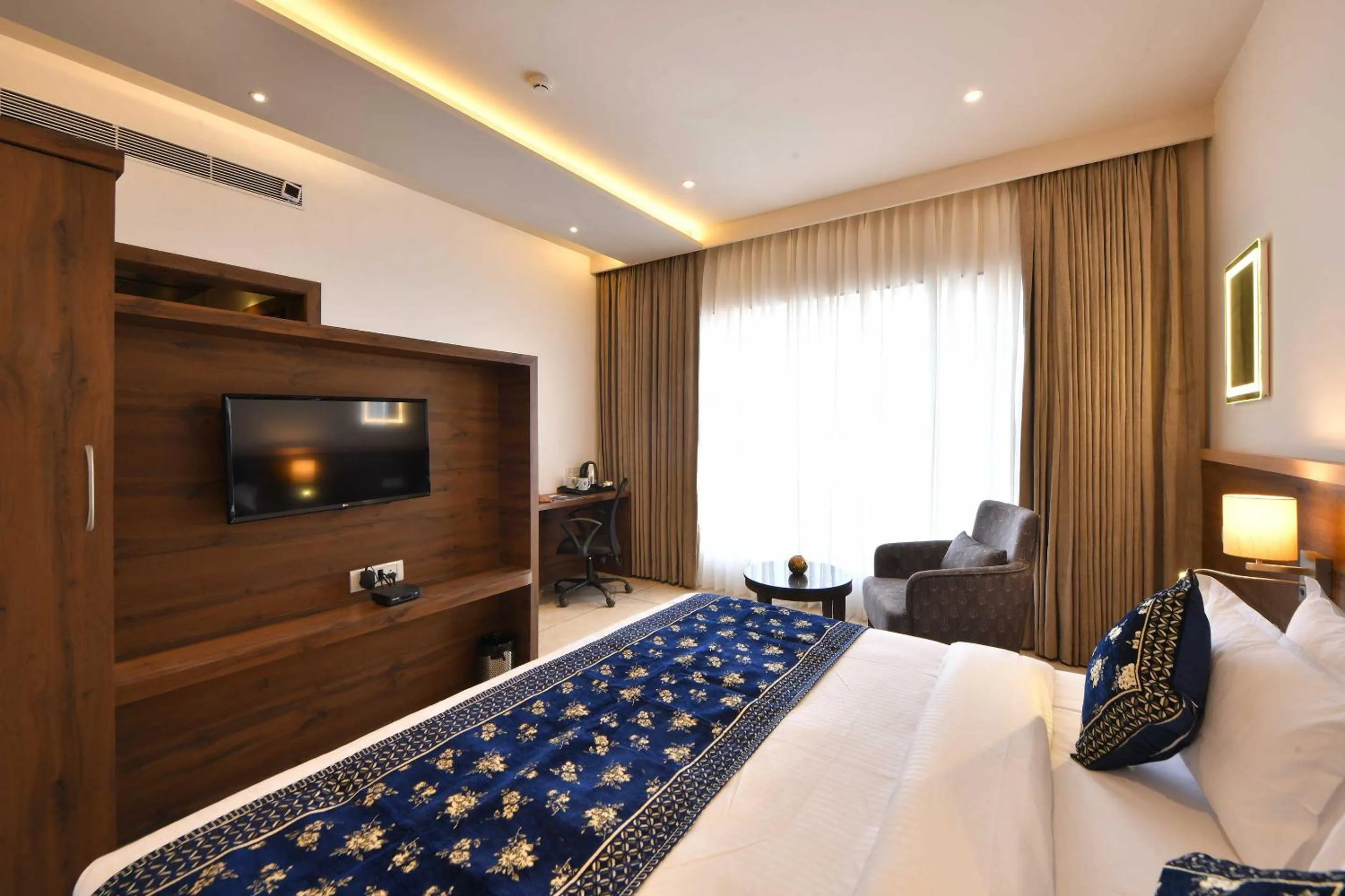 Bedroom, Bed in Clubhouse Hotel by CheckIn Morbi