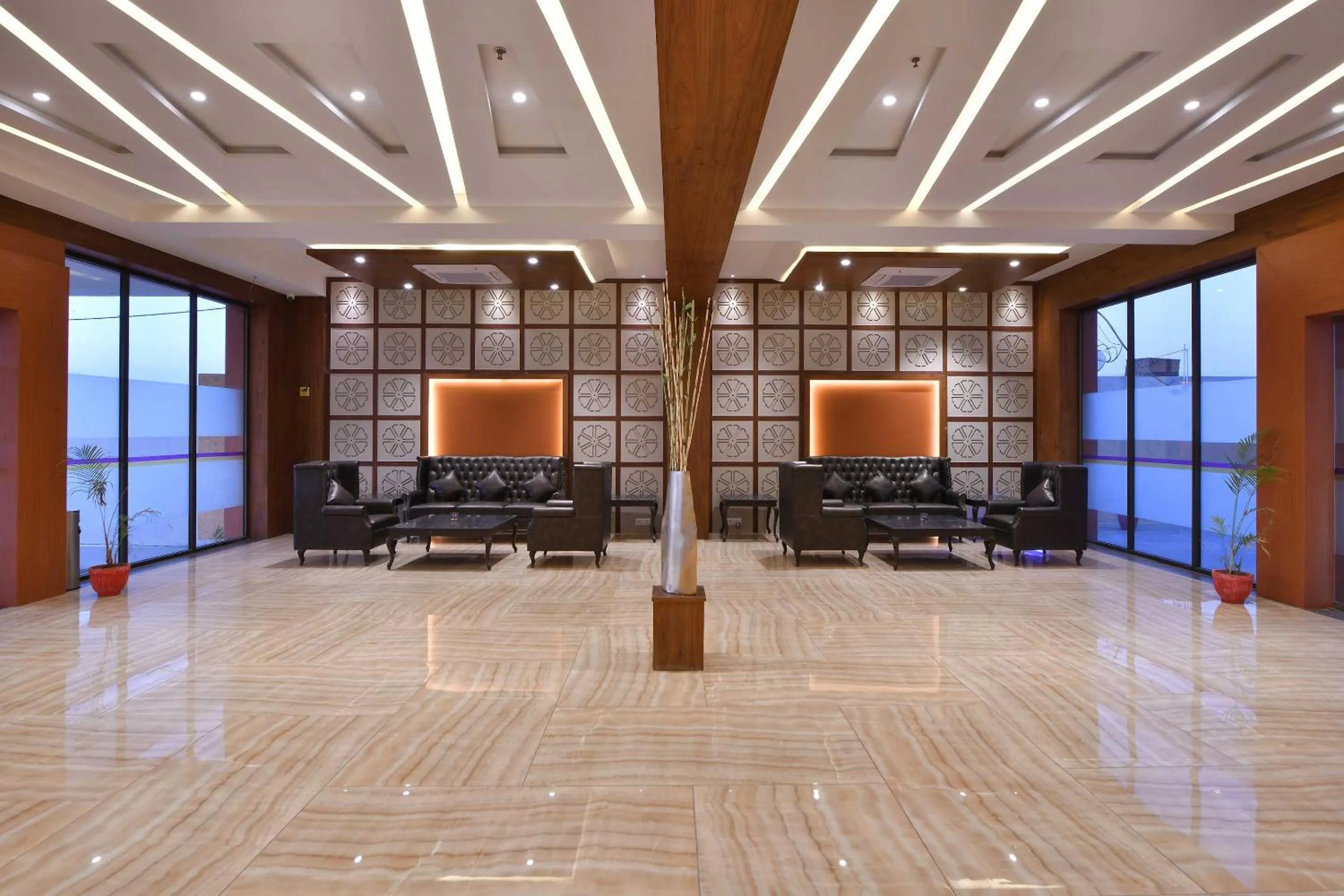 Lobby or reception in Clubhouse Hotel by CheckIn Morbi