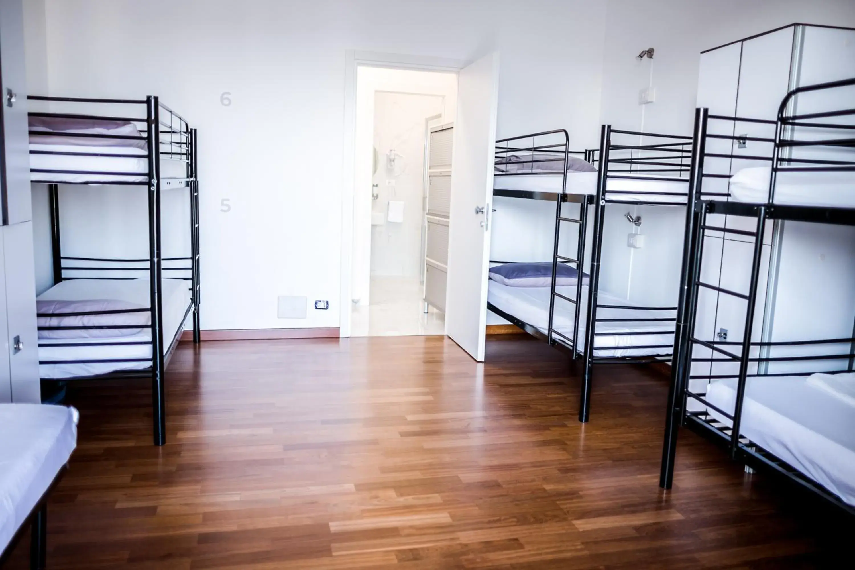 Single Bed in Male Dormitory Room in B&B Best Hostel Milano Single Bed in Male Dormitory Room in B&B Best Hostel Milano