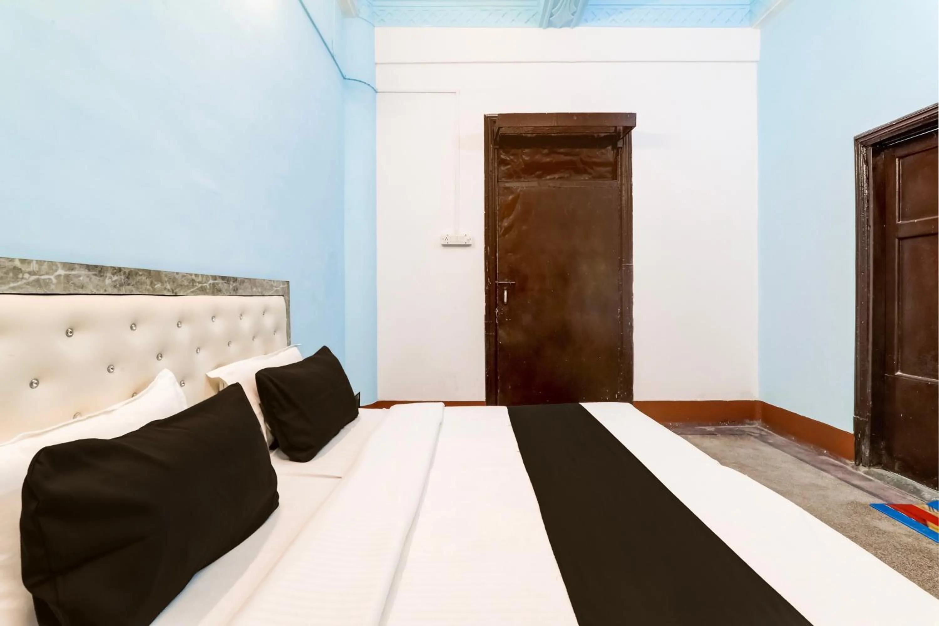 Bedroom, Bed in Hotel O Mannat