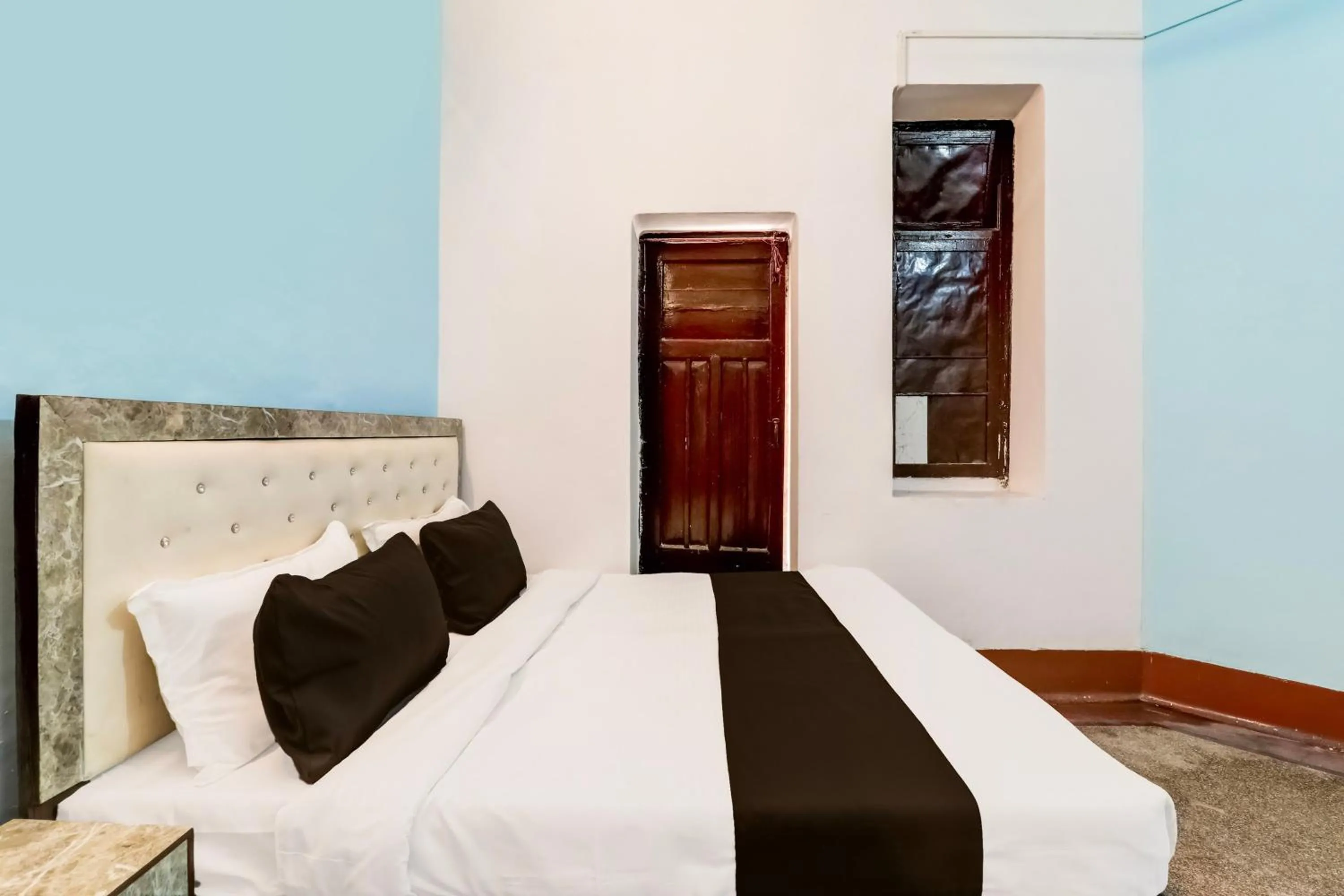 Bedroom, Bed in Hotel O Mannat