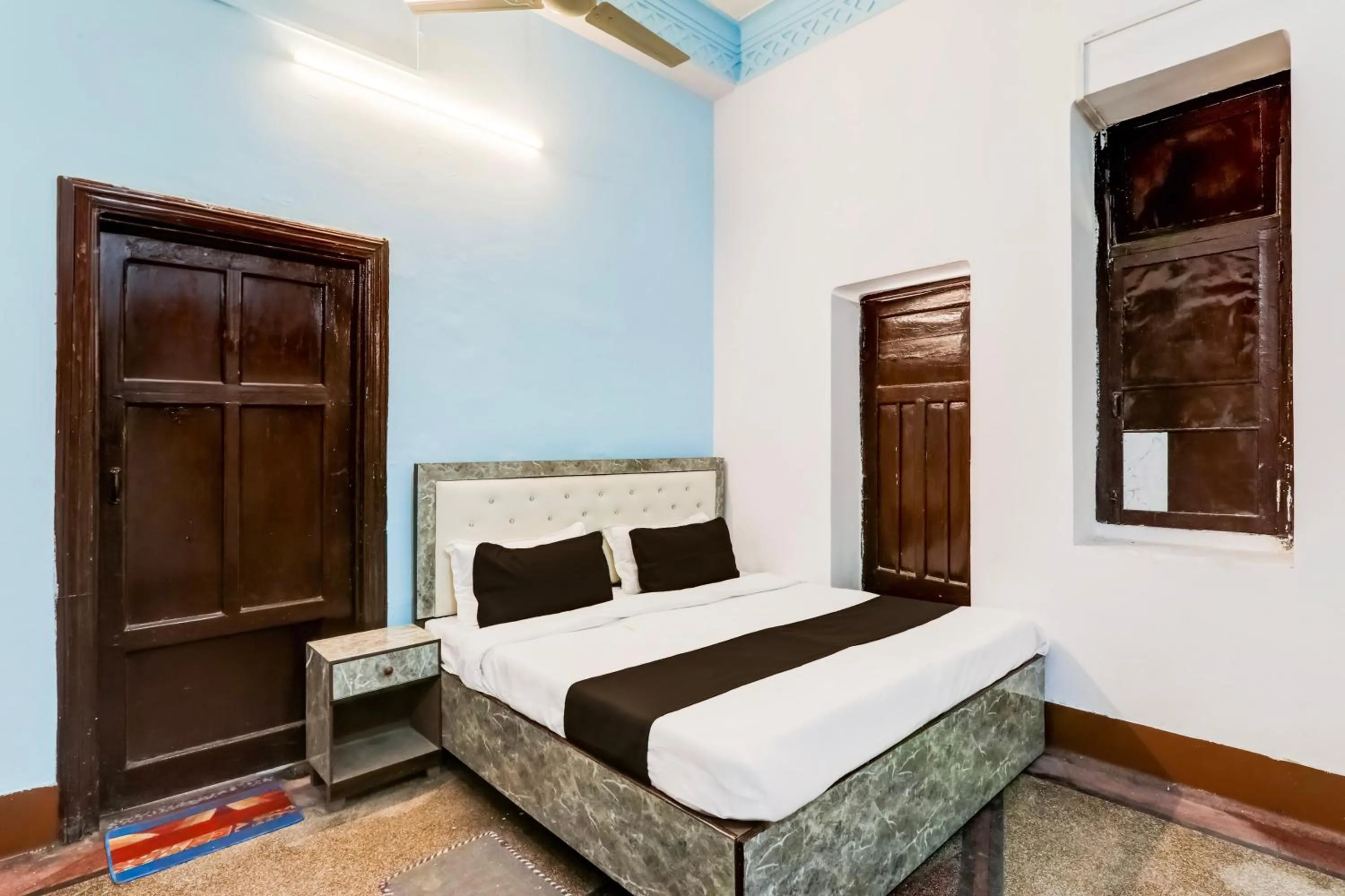 Bedroom, Bed in Hotel O Mannat