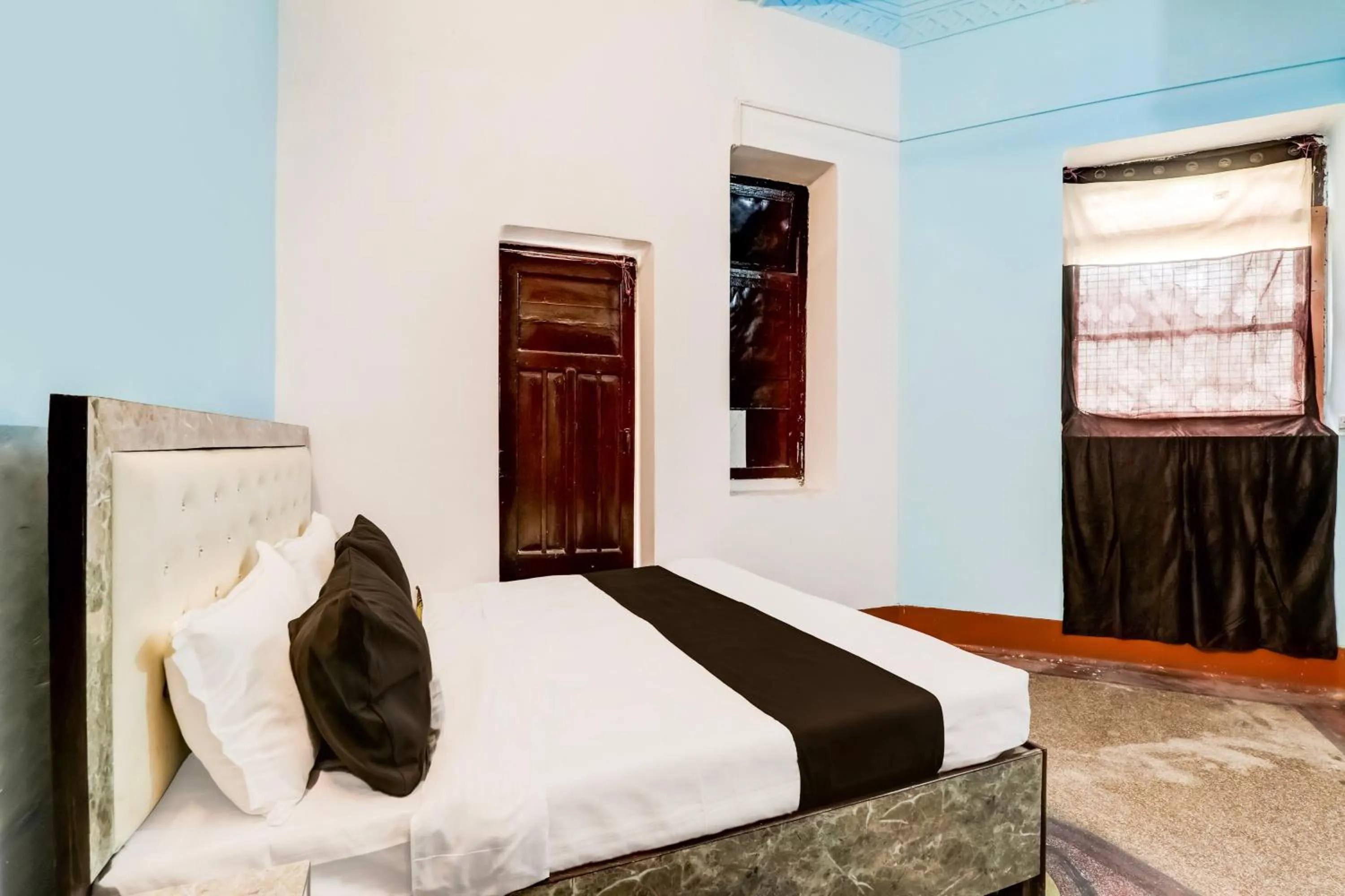 Bedroom, Bed in Hotel O Mannat