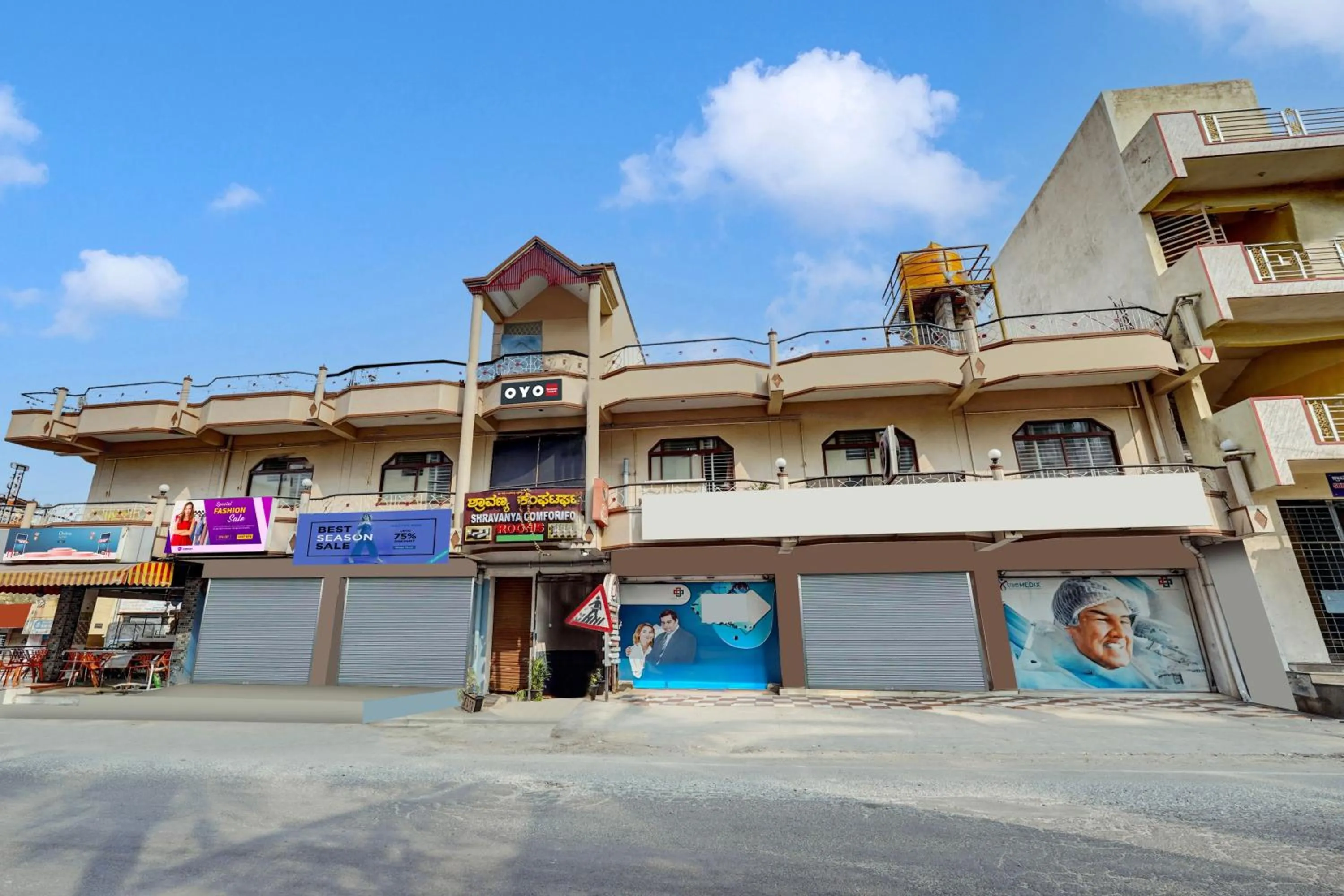 Facade/entrance in Shravanya Comforts