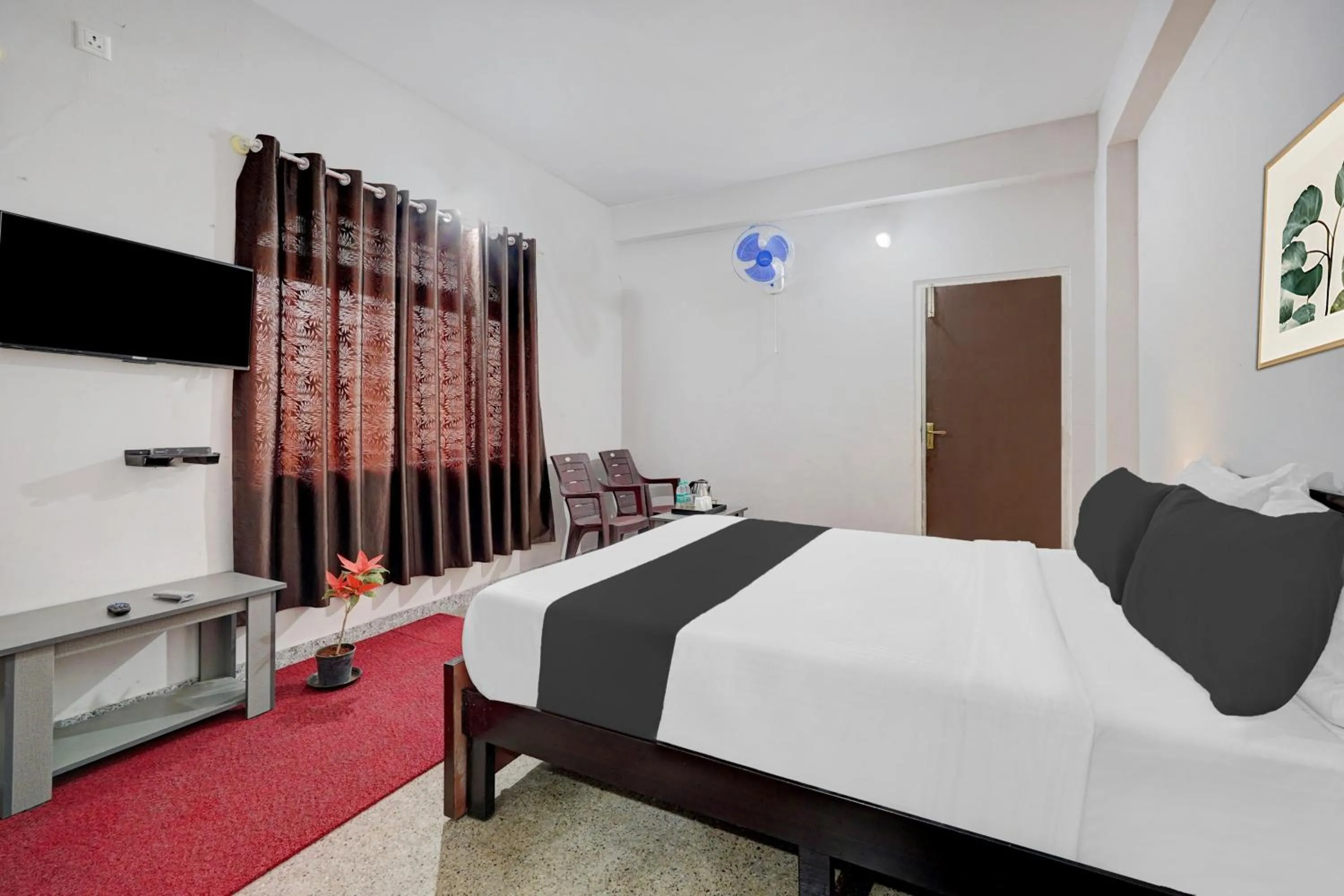 Bedroom, Bed in Shravanya Comforts