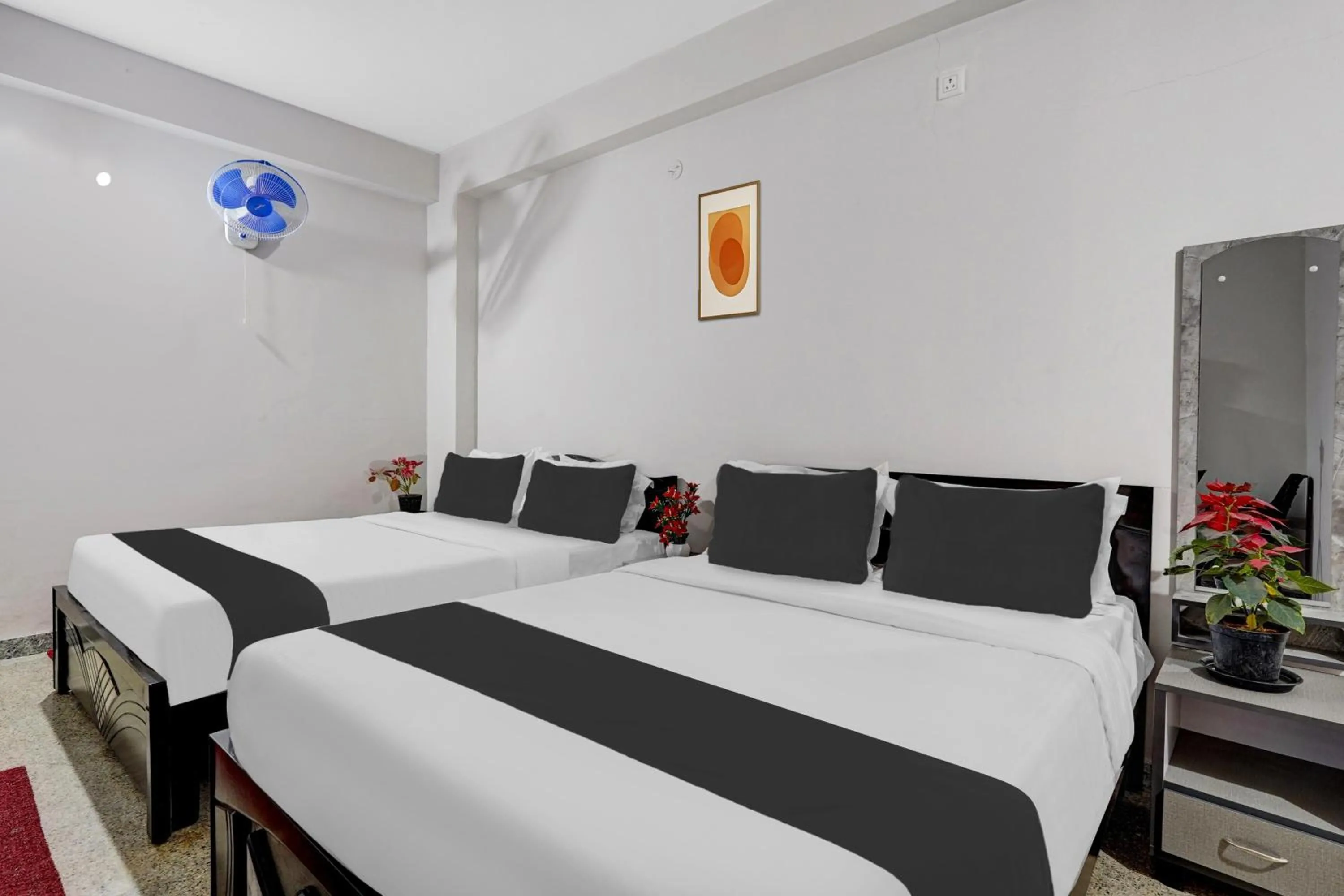Bedroom, Bed in Shravanya Comforts