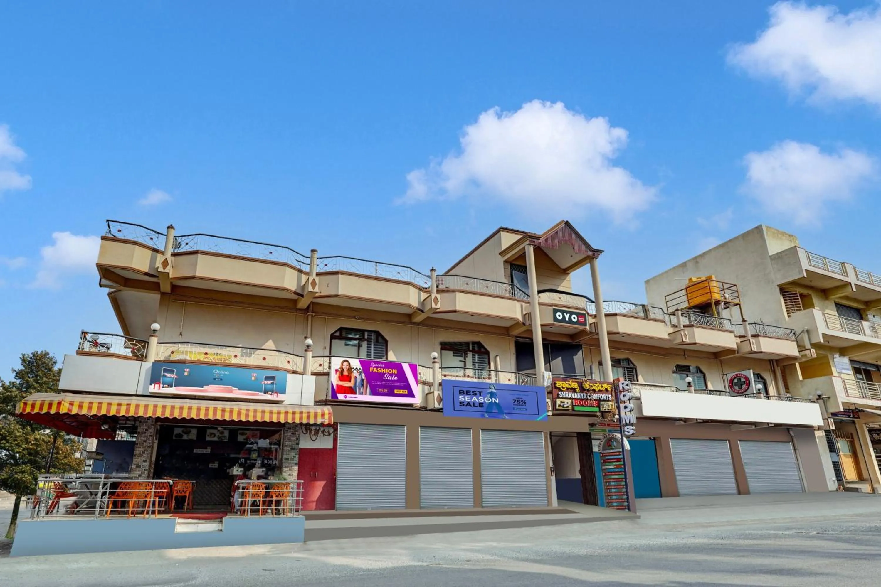 Facade/entrance in Shravanya Comforts