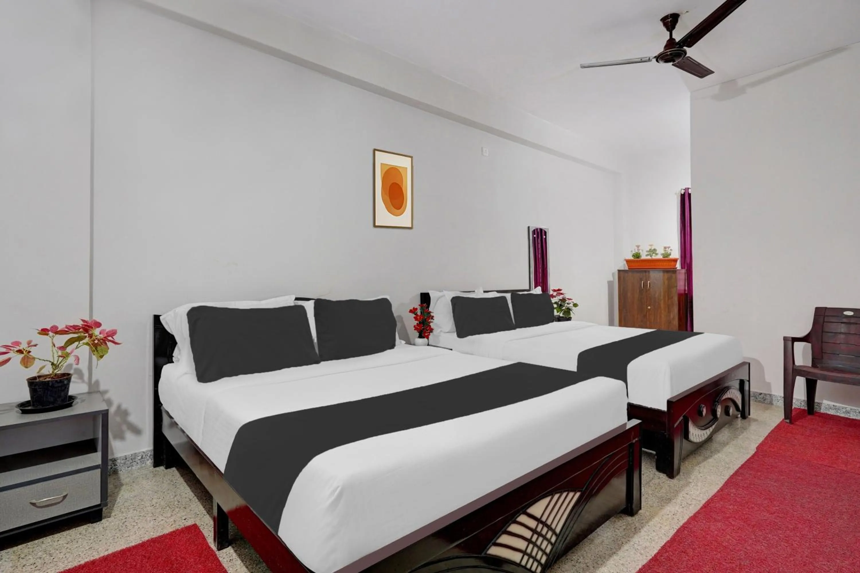 Bedroom, Bed in Shravanya Comforts