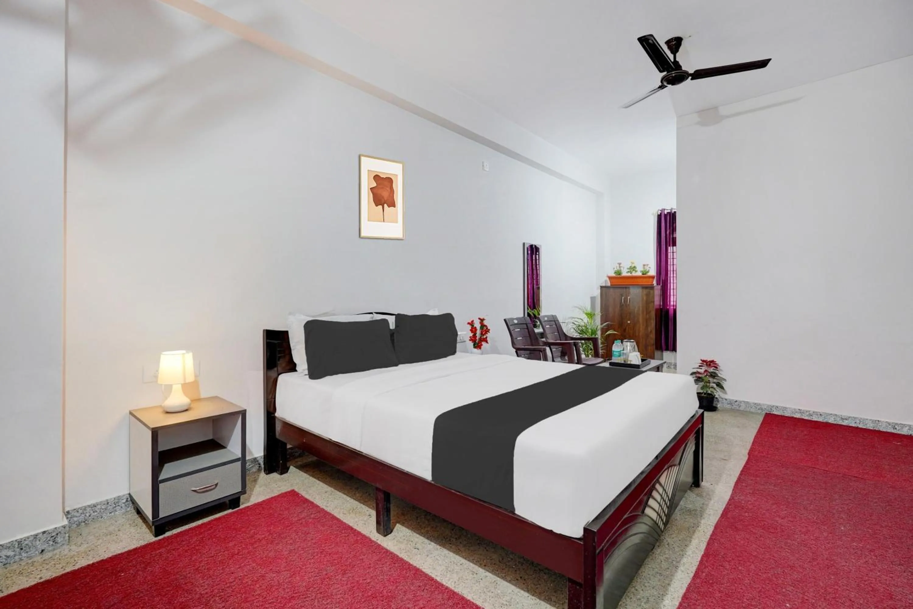 Bedroom, Bed in Shravanya Comforts