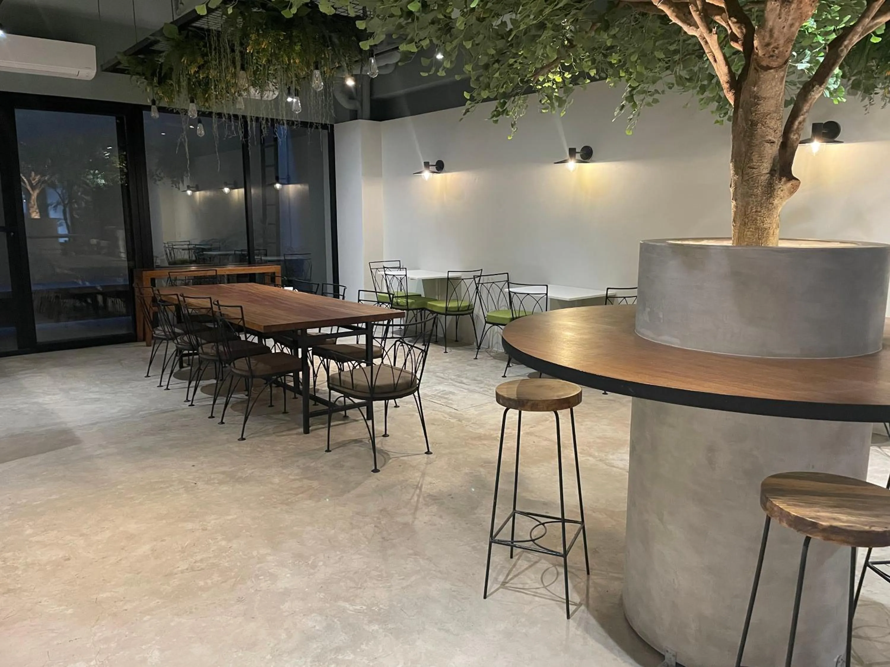 Restaurant/places to eat in The Millas Hostel