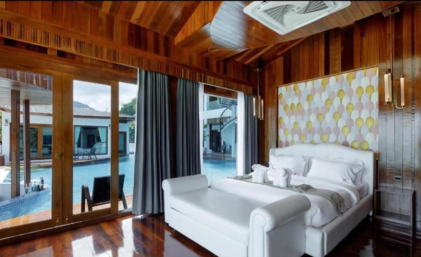 Photo of the whole room, Bed in Hotel Villa AoKhanom Beachfront