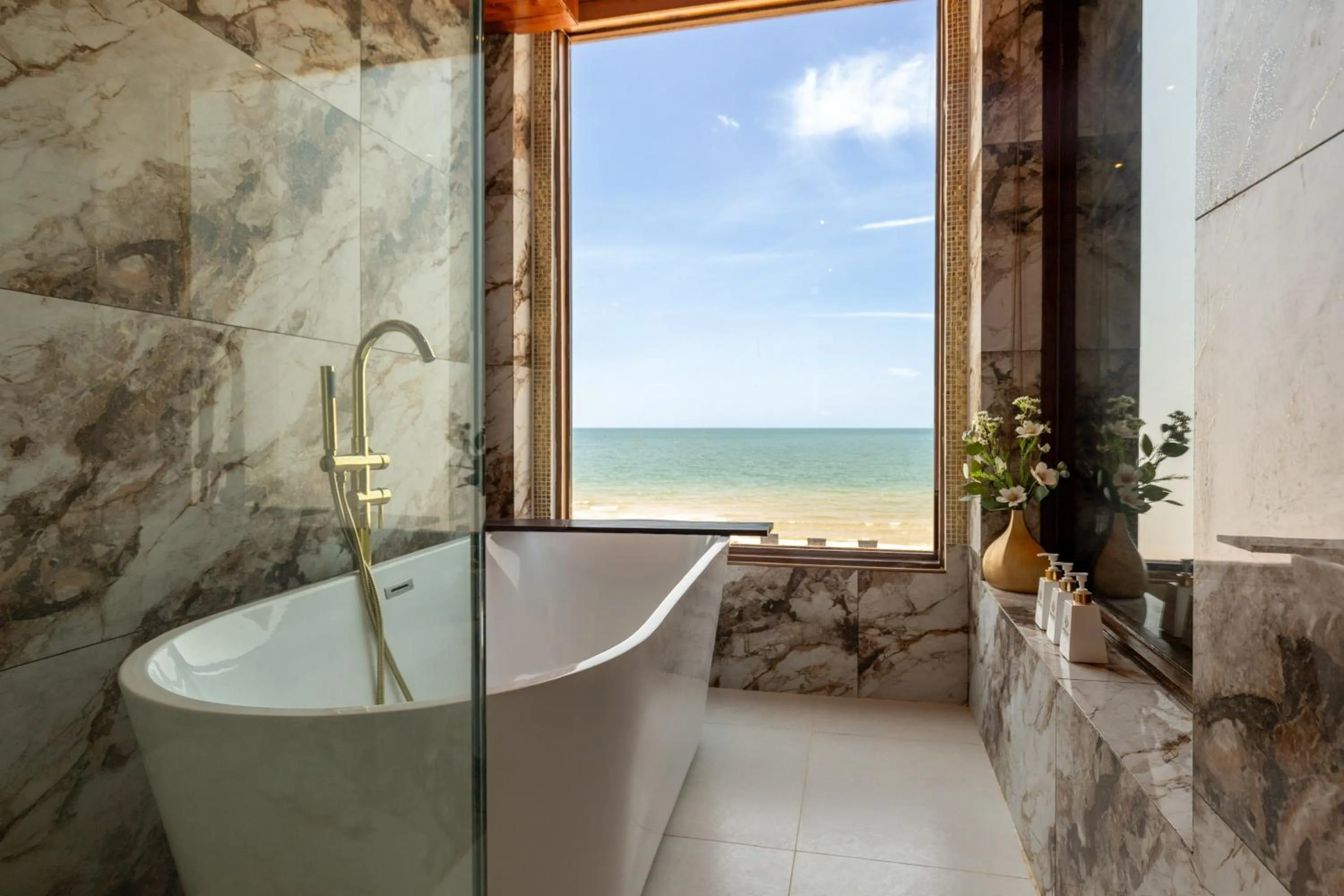 Bathroom in Hotel Villa AoKhanom Beachfront