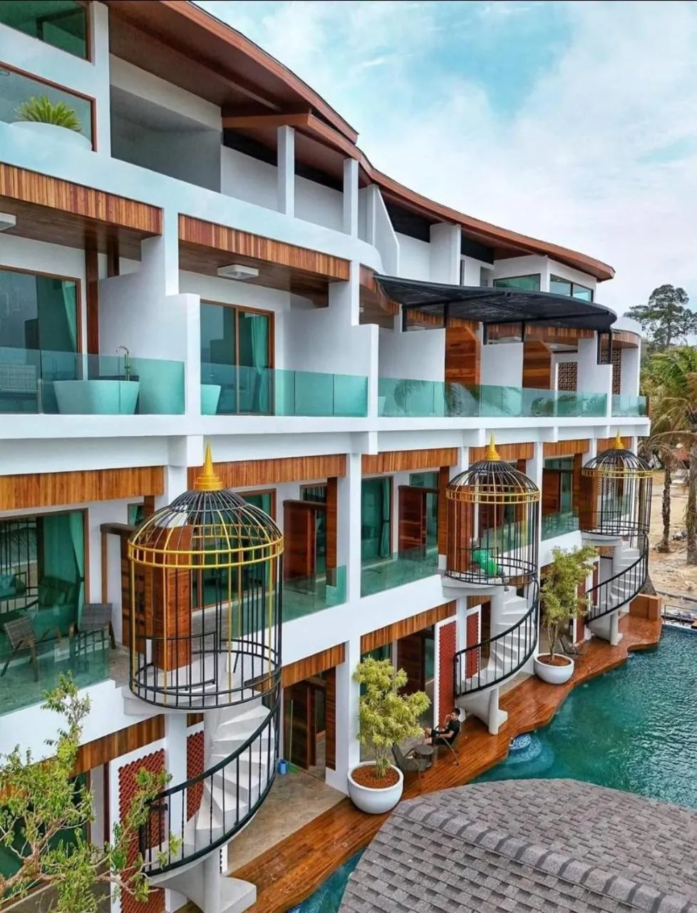 Property building in Hotel Villa AoKhanom Beachfront