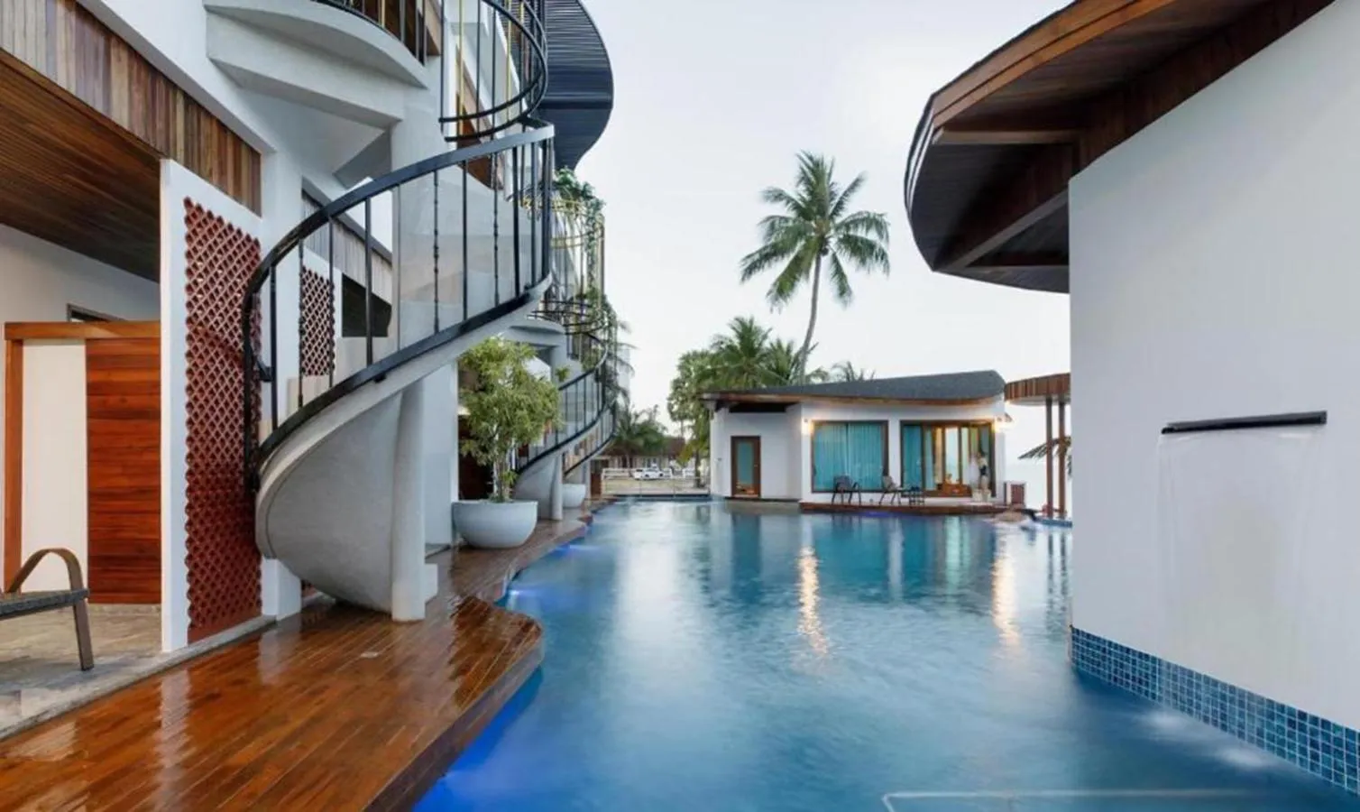 Property building in Hotel Villa AoKhanom Beachfront