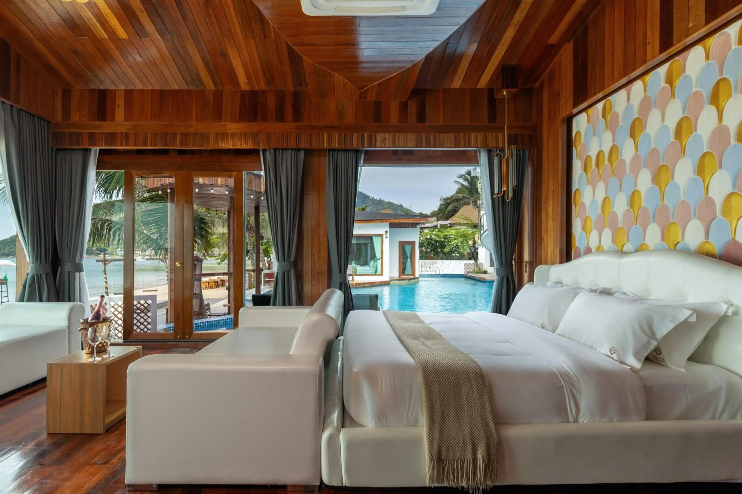 Photo of the whole room, Bed in Hotel Villa AoKhanom Beachfront