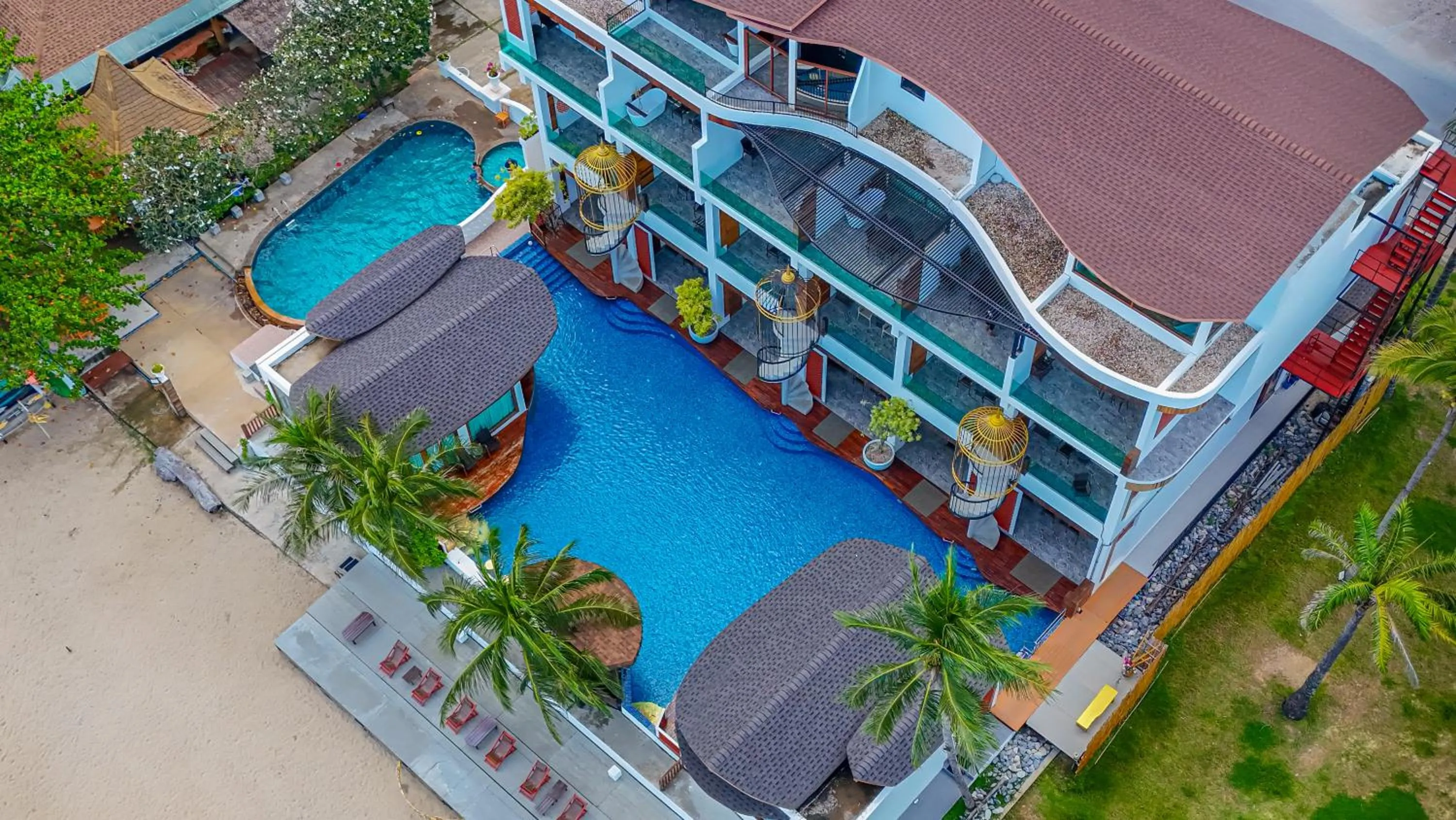 Property building in Hotel Villa AoKhanom Beachfront