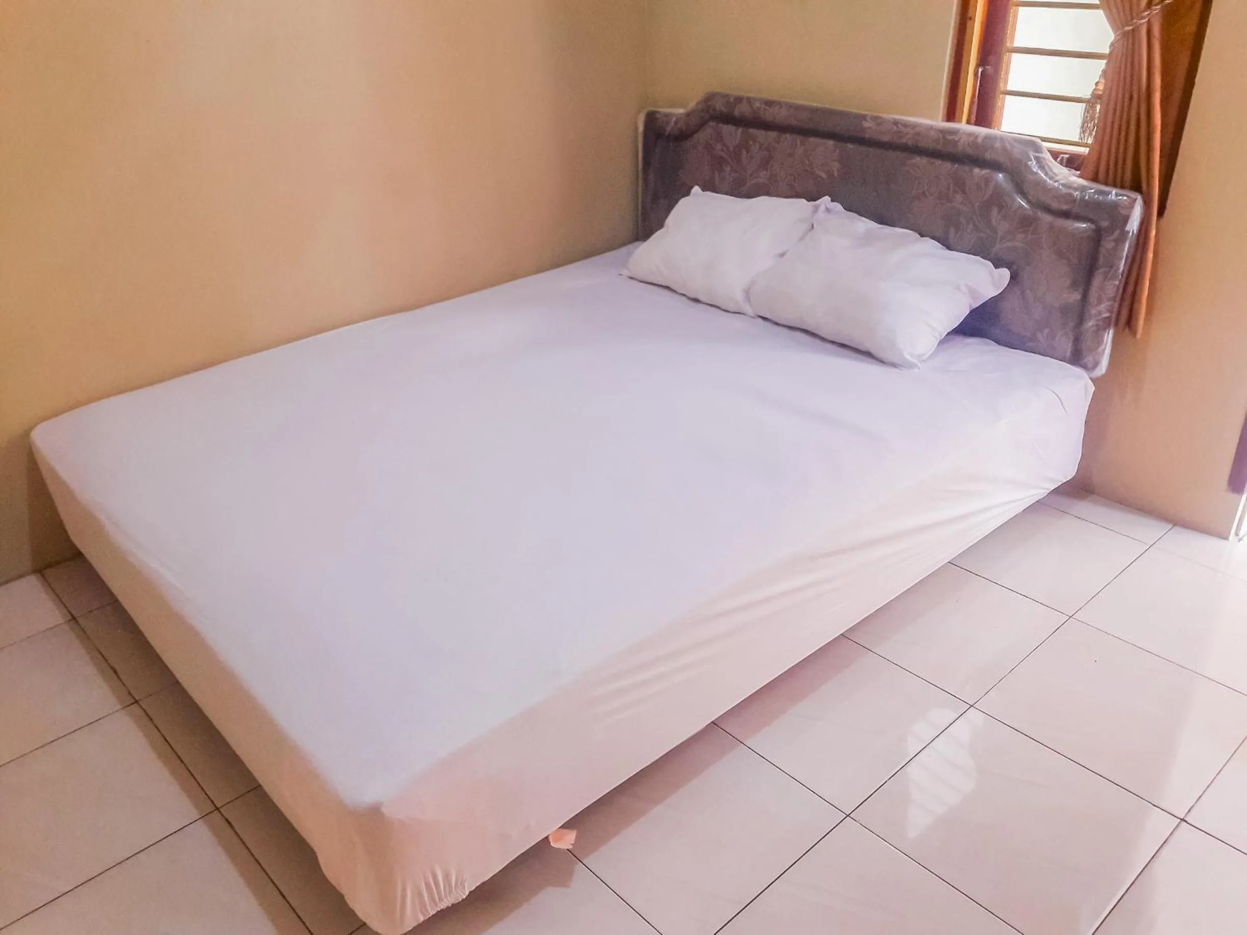 Bedroom, Bed in Hotel O Kost Naura