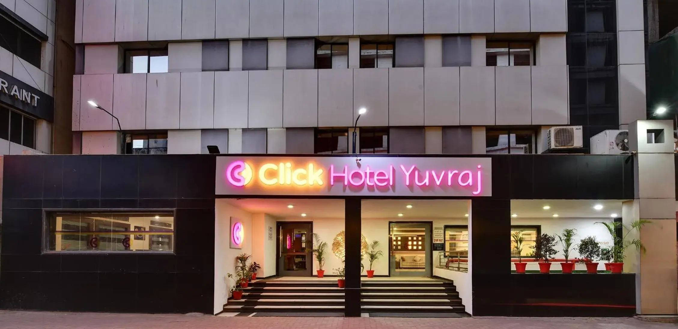 Property building in Click Hotel Yuvraj Property building in Click Hotel Yuvraj